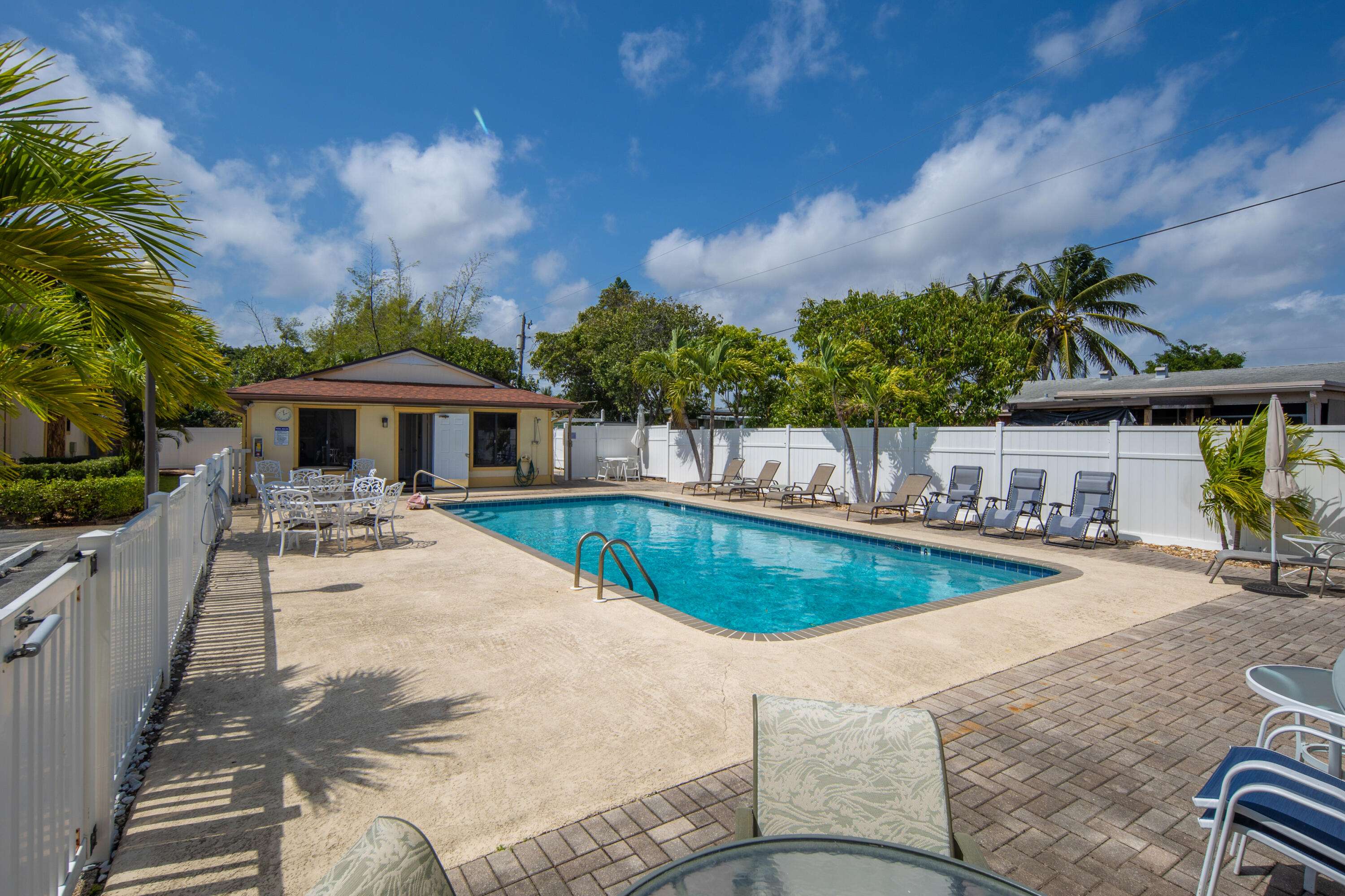 Lantana, FL 33462,815 Andrew Redding RD 401