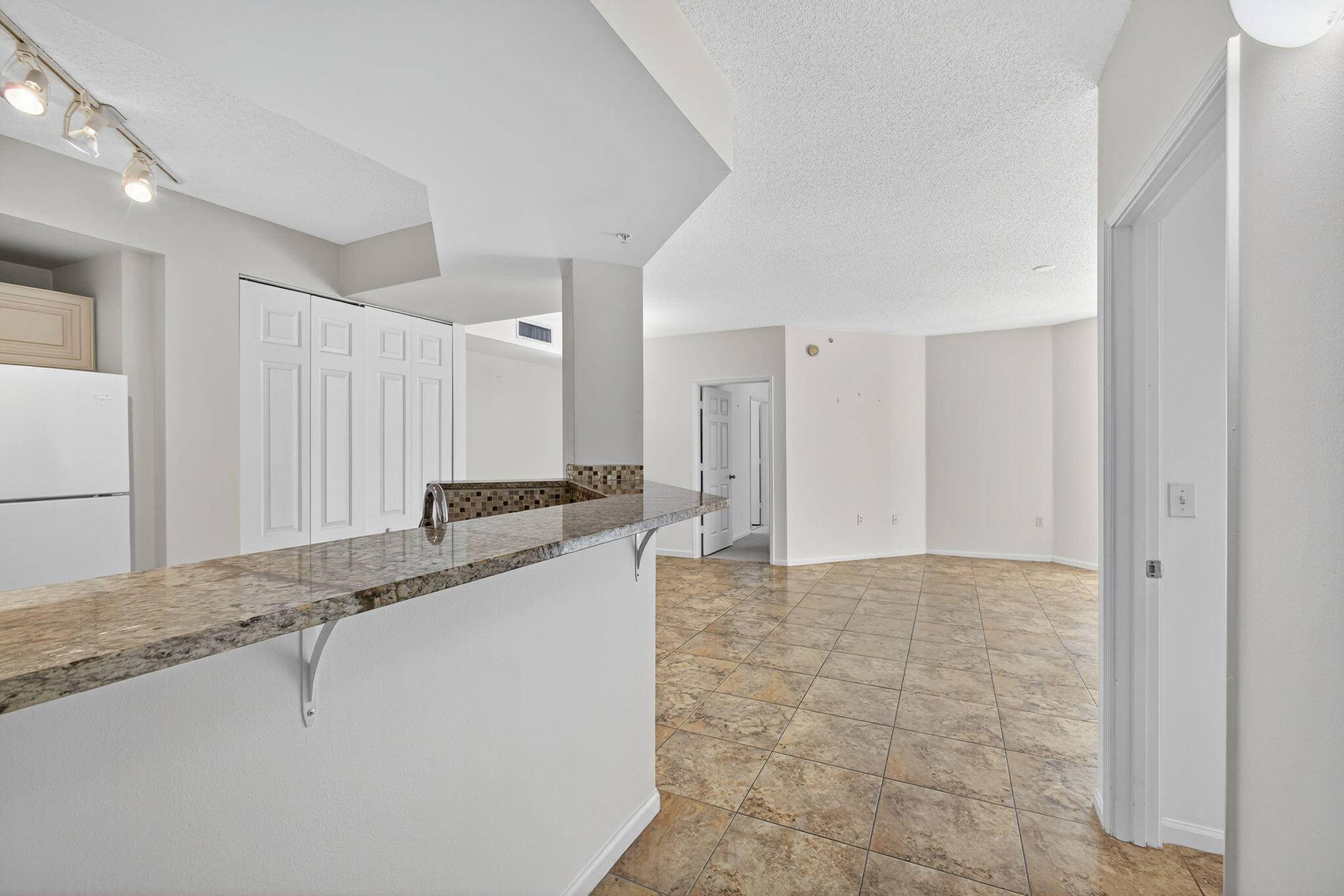 West Palm Beach, FL 33401,720 S Sapodilla AVE 304