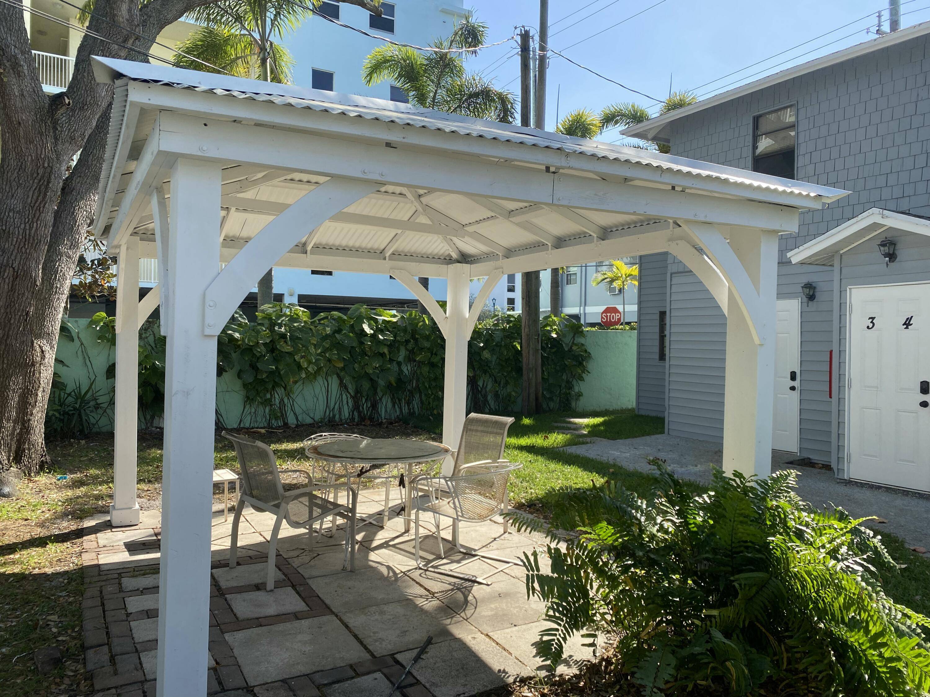Lake Worth Beach, FL 33460,11 N Lakeside DR 2