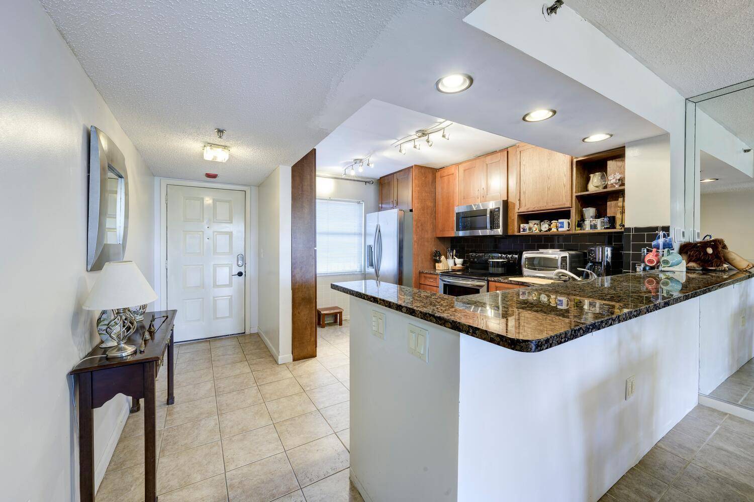 Lantana, FL 33462,896 N Federal HWY 326