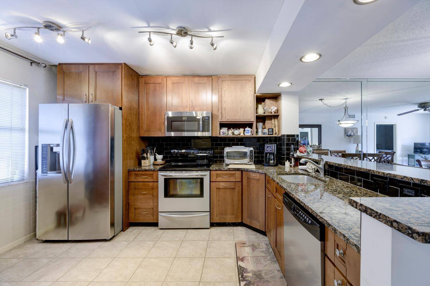 Lantana, FL 33462,896 N Federal HWY 326