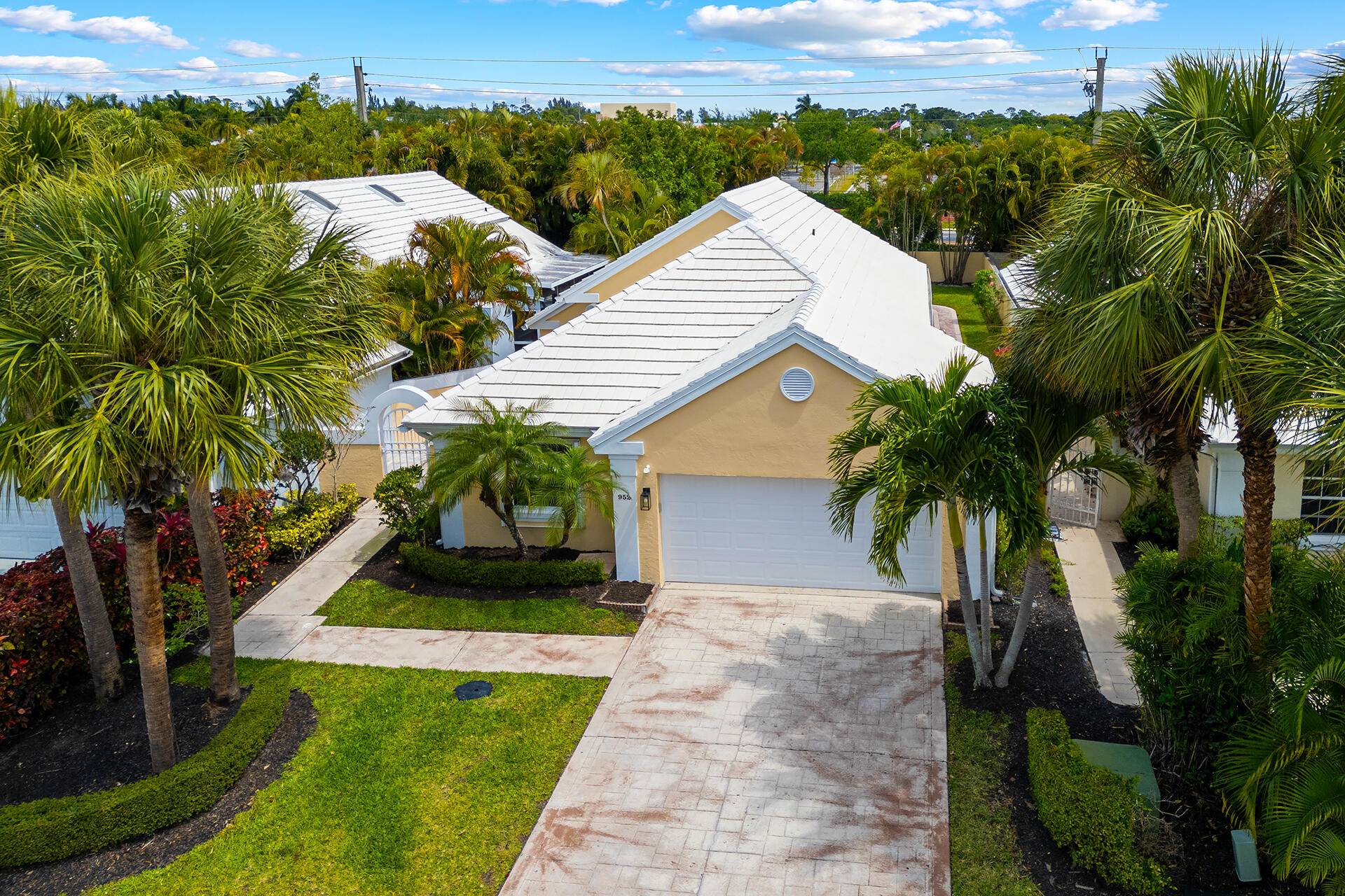 West Palm Beach, FL 33411,952 Dickens PL