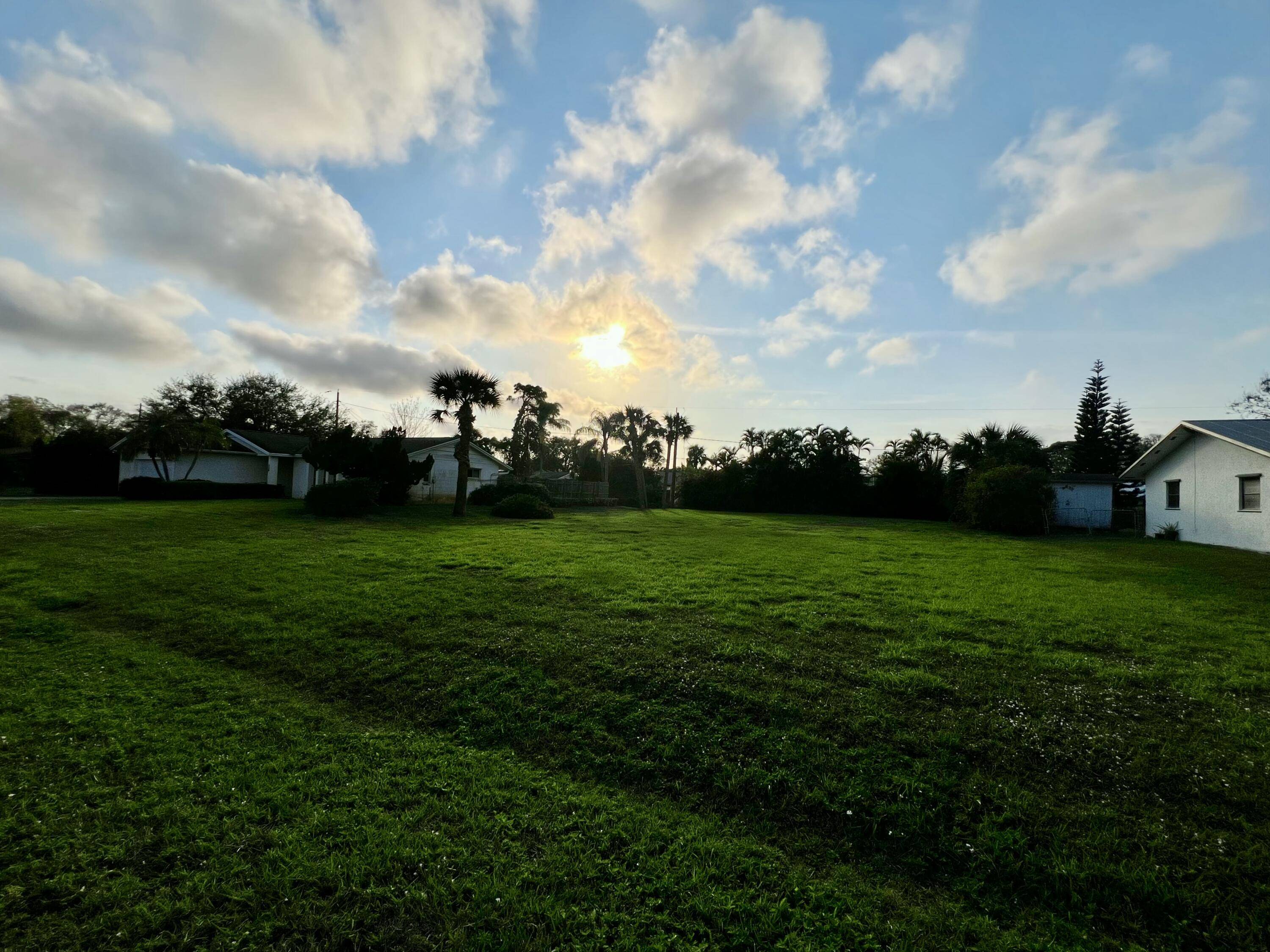 Vero Beach, FL 32962,121 15th AVE