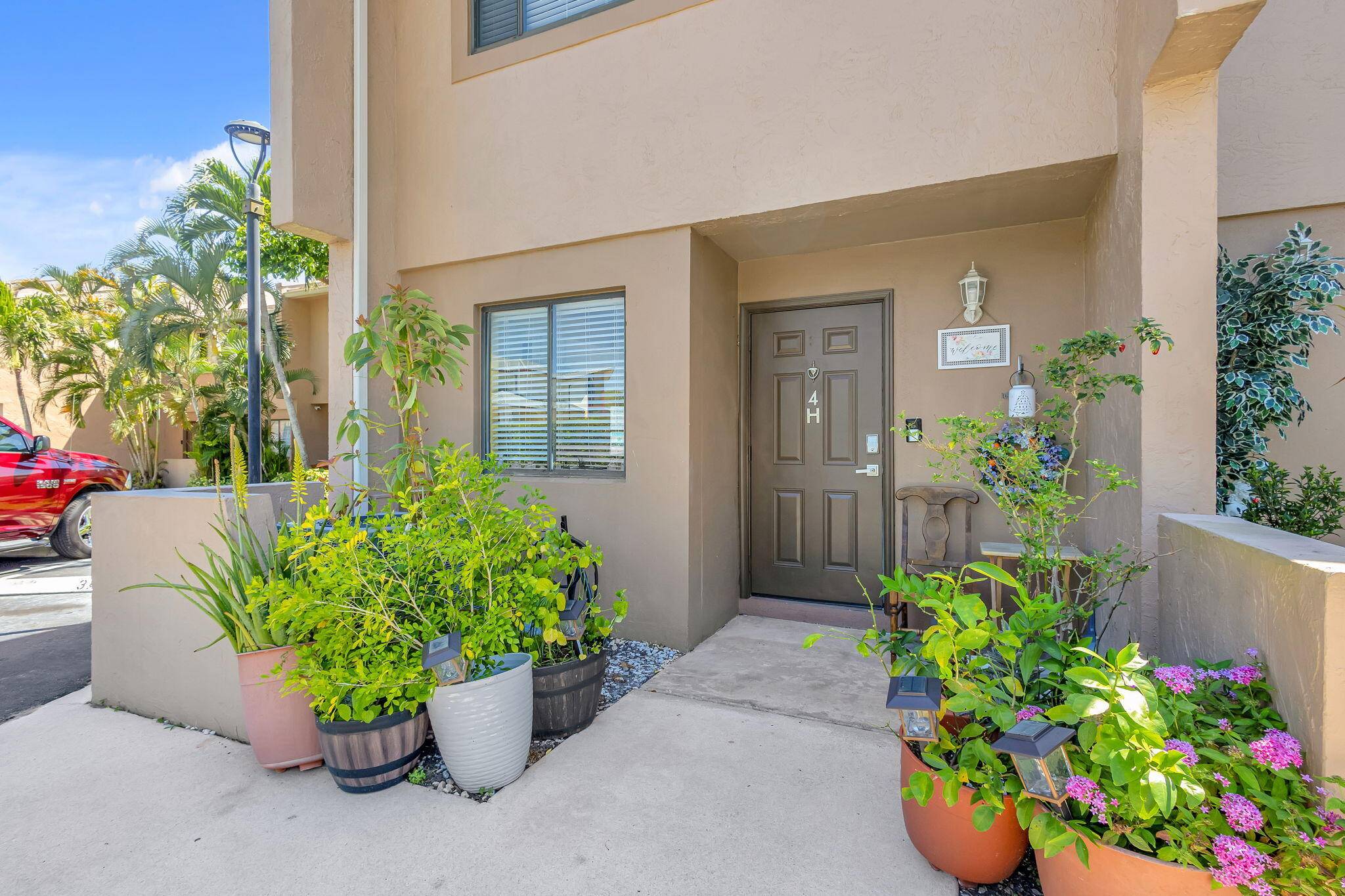 Royal Palm Beach, FL 33411,139 Sparrow DR 4h