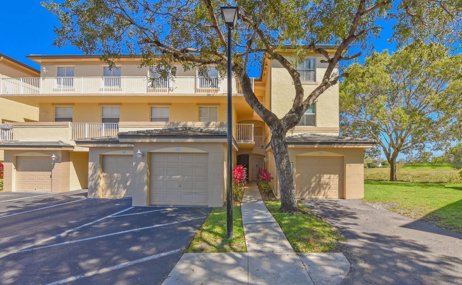 Wellington, FL 33414,2040 Greenview Shores BLVD 216