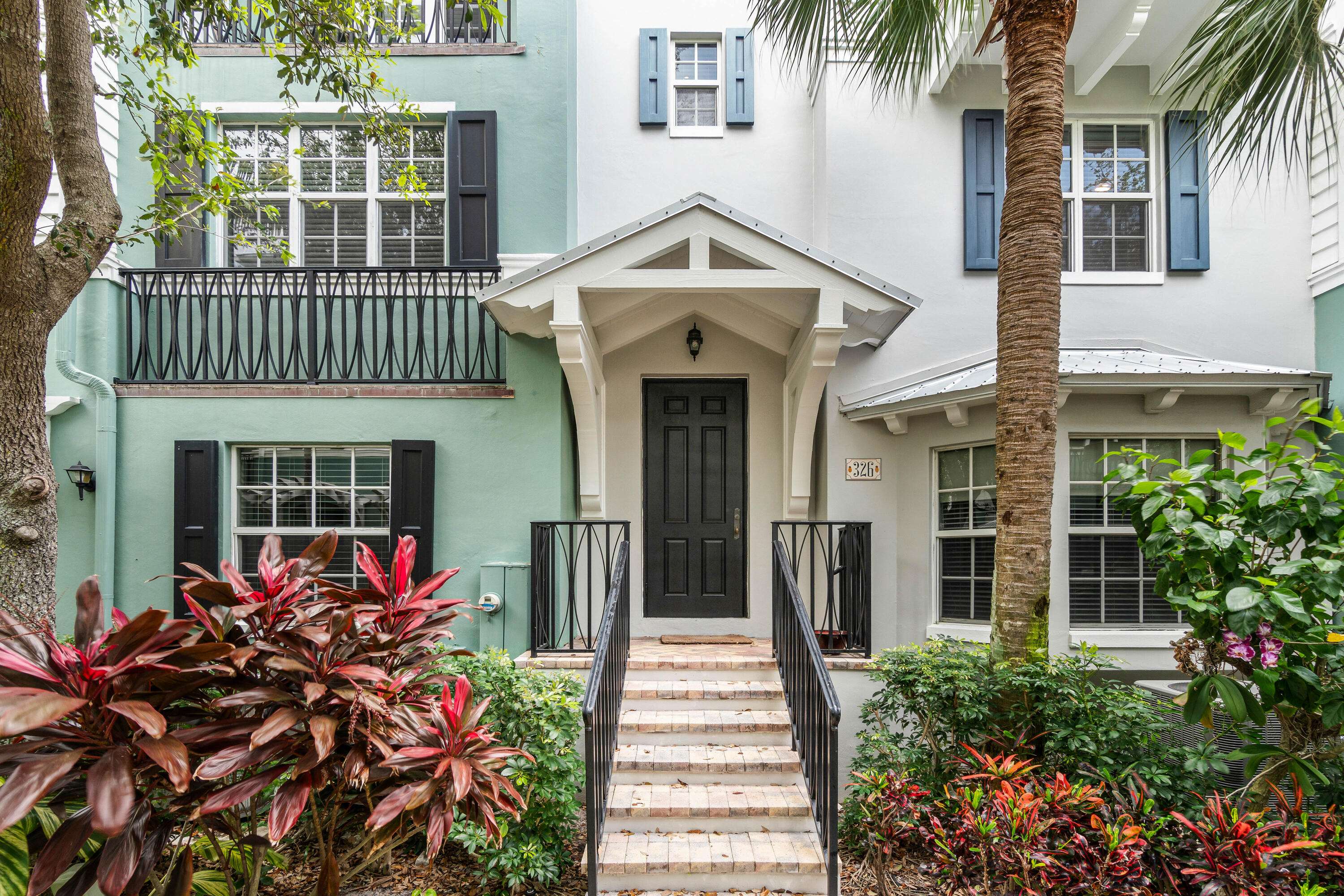 Delray Beach, FL 33483,326 E Mallory CIR