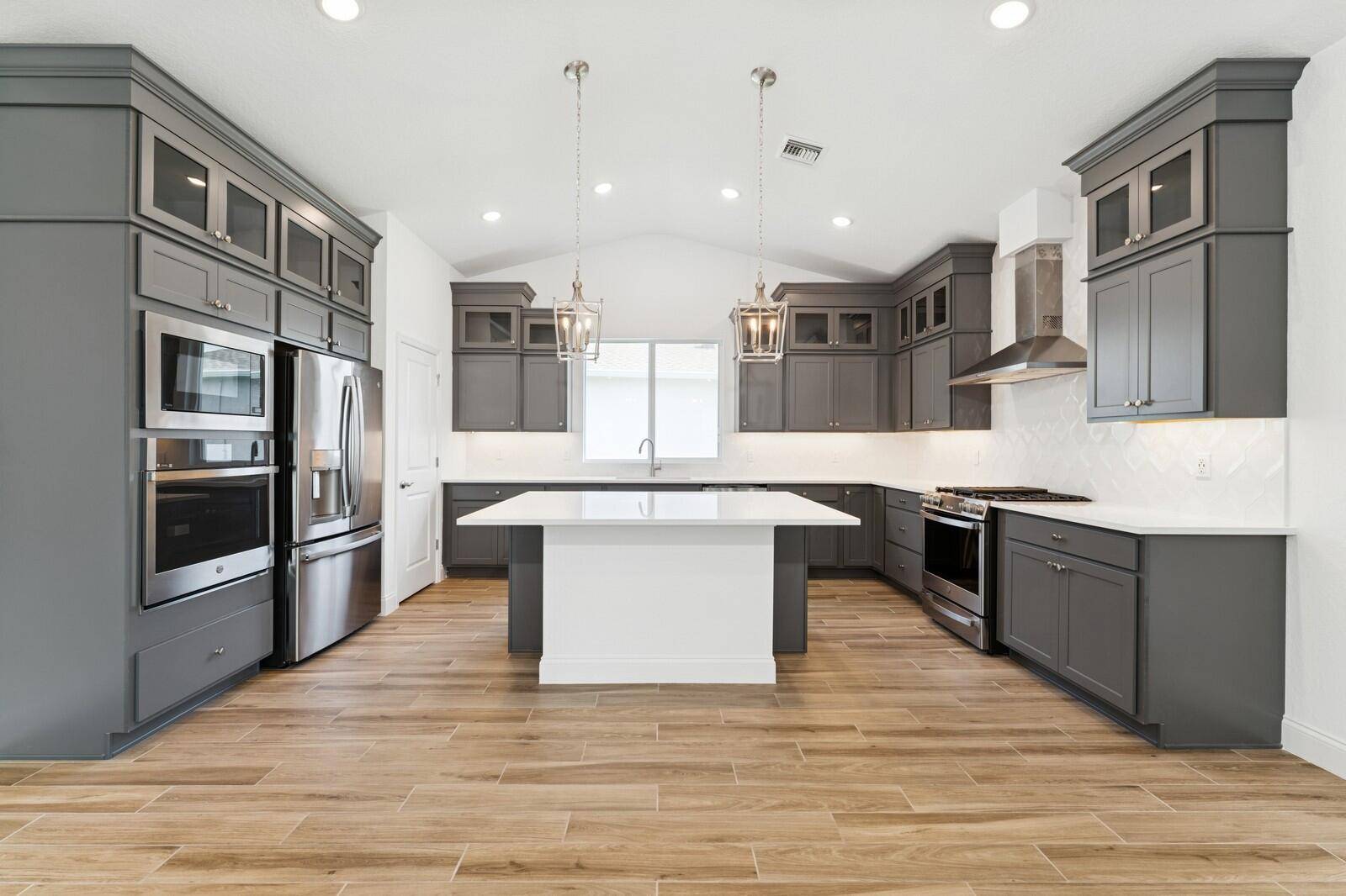 Port Saint Lucie, FL 34987,10242 Dreamweaver RD 206