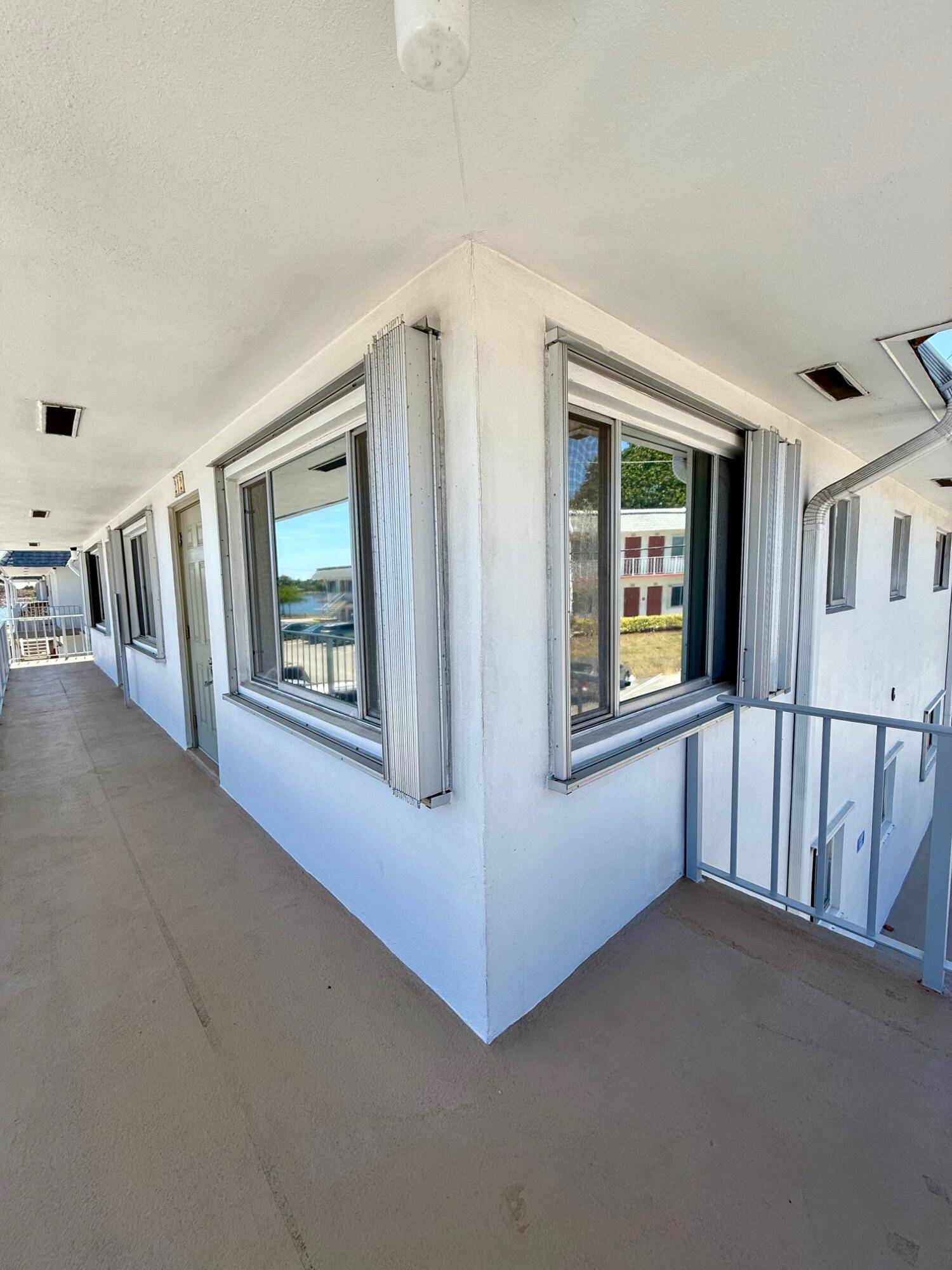 Lake Worth Beach, FL 33461,3160 Lake Osborne DR 212