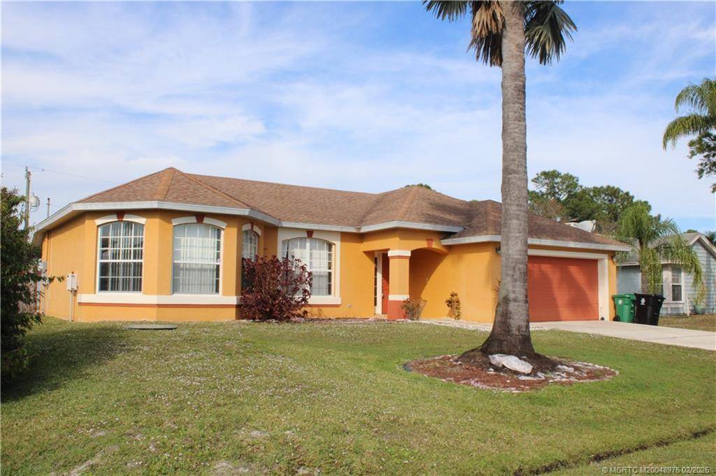 Port Saint Lucie, FL 34983,685 SE Ron Rico TER