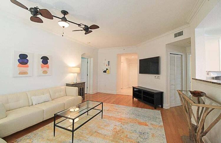 Palm Beach Gardens, FL 33410,11018 Legacy DR 104