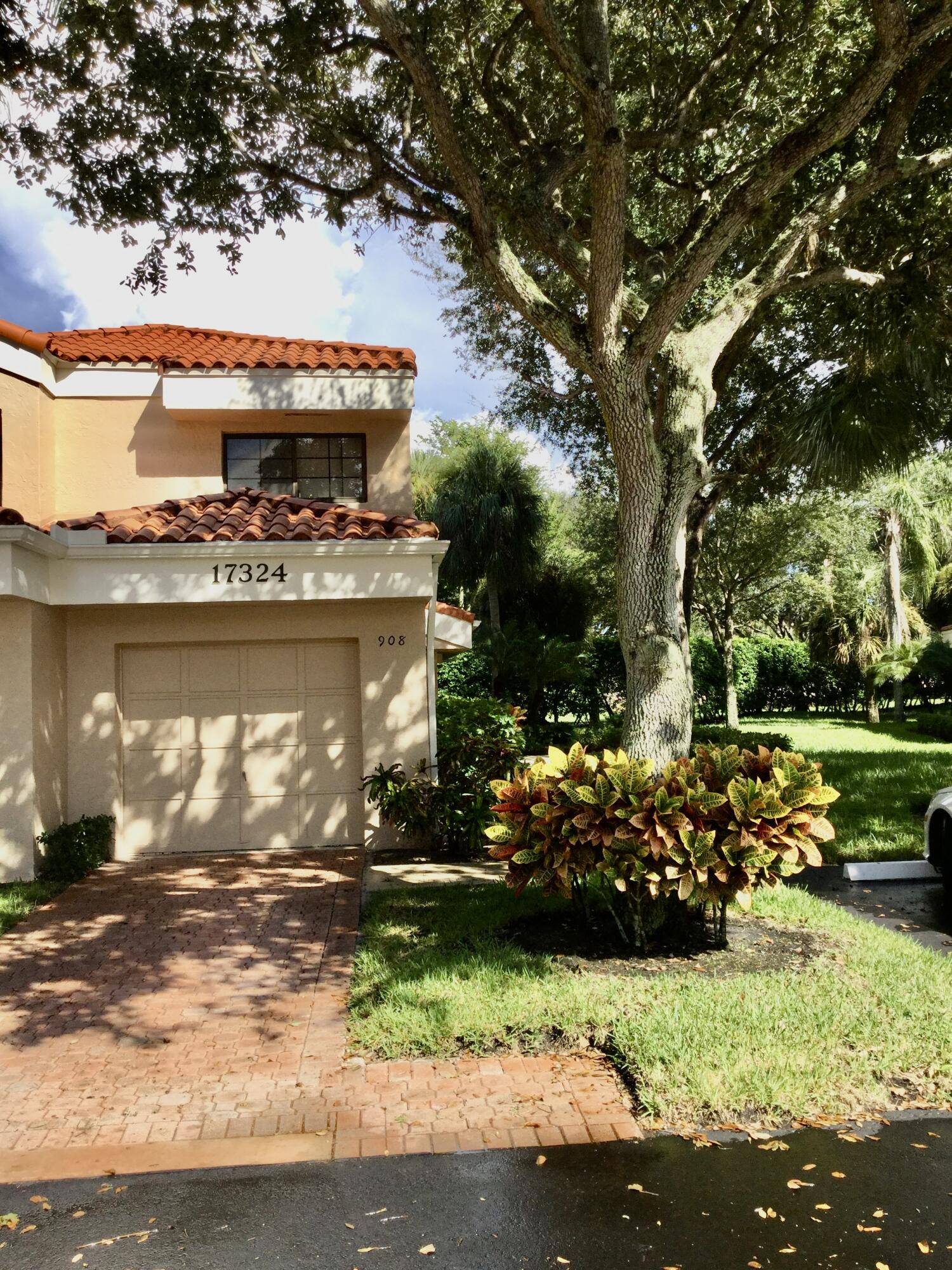 Boca Raton, FL 33487,17324 Boca Club BLVD 908