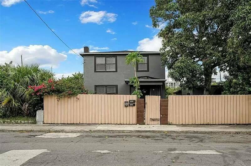 West Palm Beach, FL 33401,904 4th ST