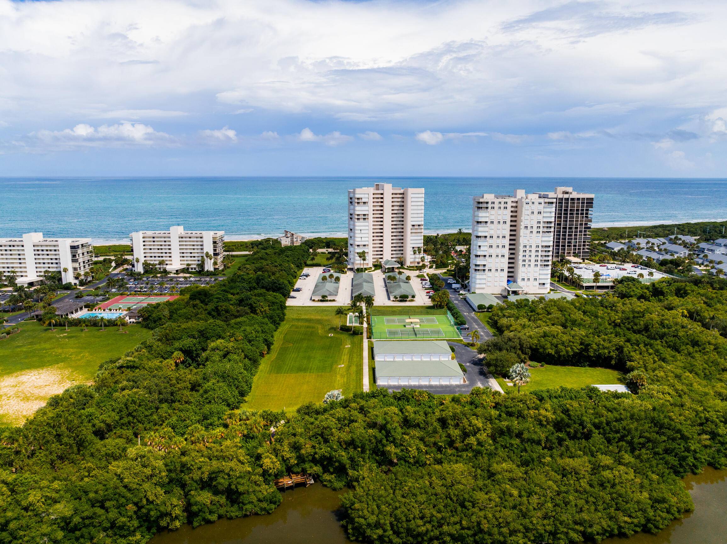 Fort Pierce, FL 34949,5051 N Highway A1a 153