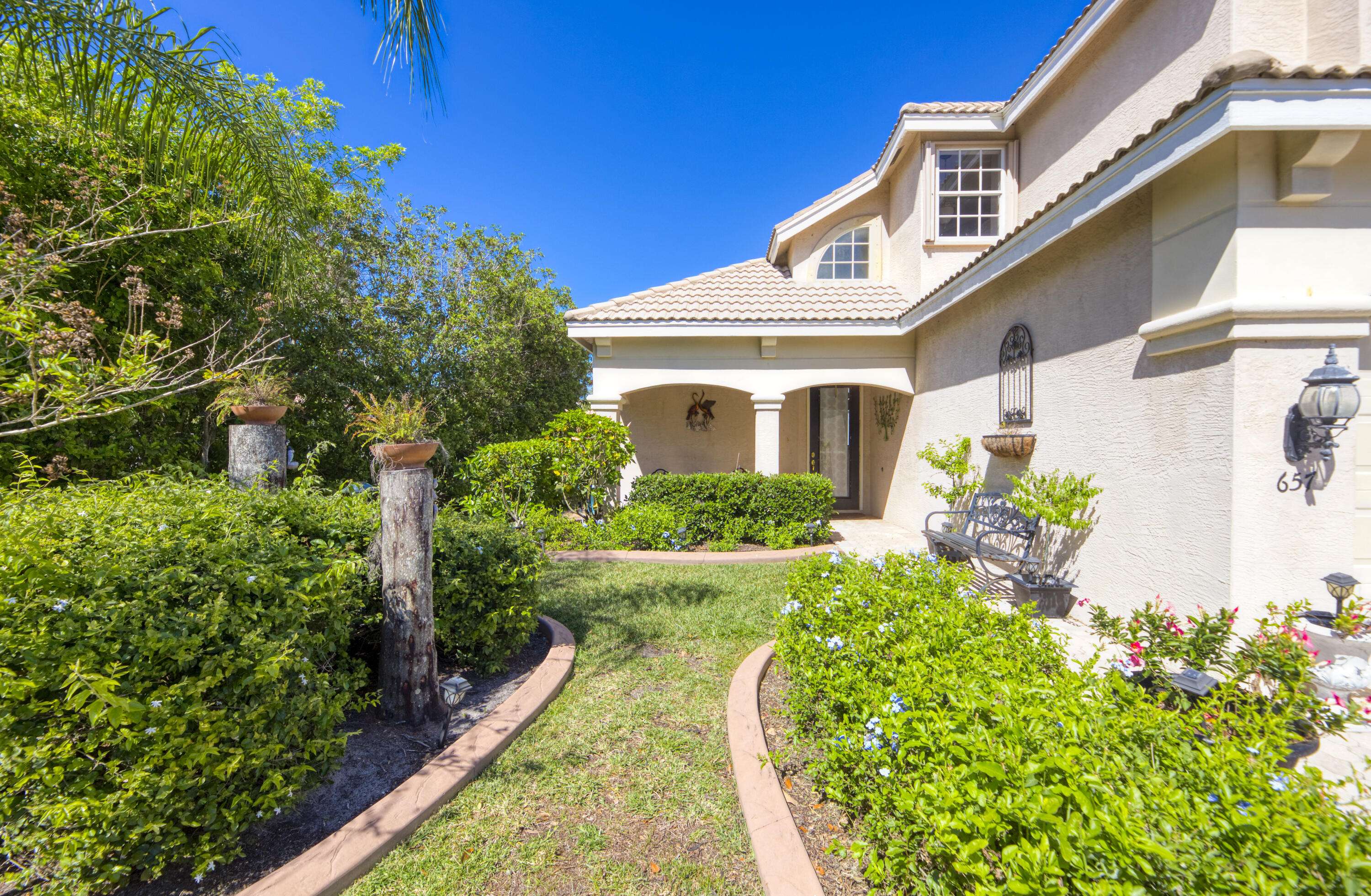 Port Saint Lucie, FL 34986,657 SW Munjack CV