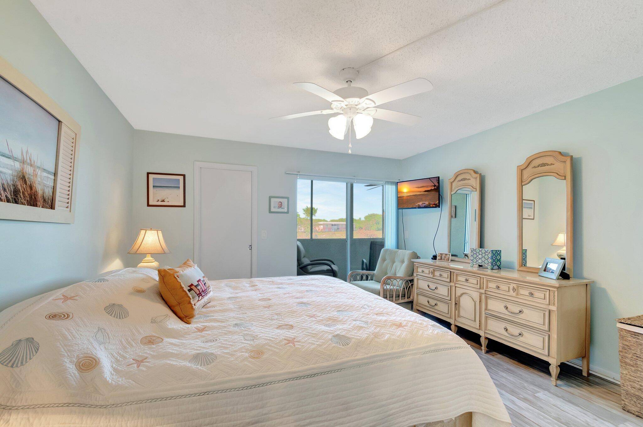 West Palm Beach, FL 33417,212 Greenbrier A
