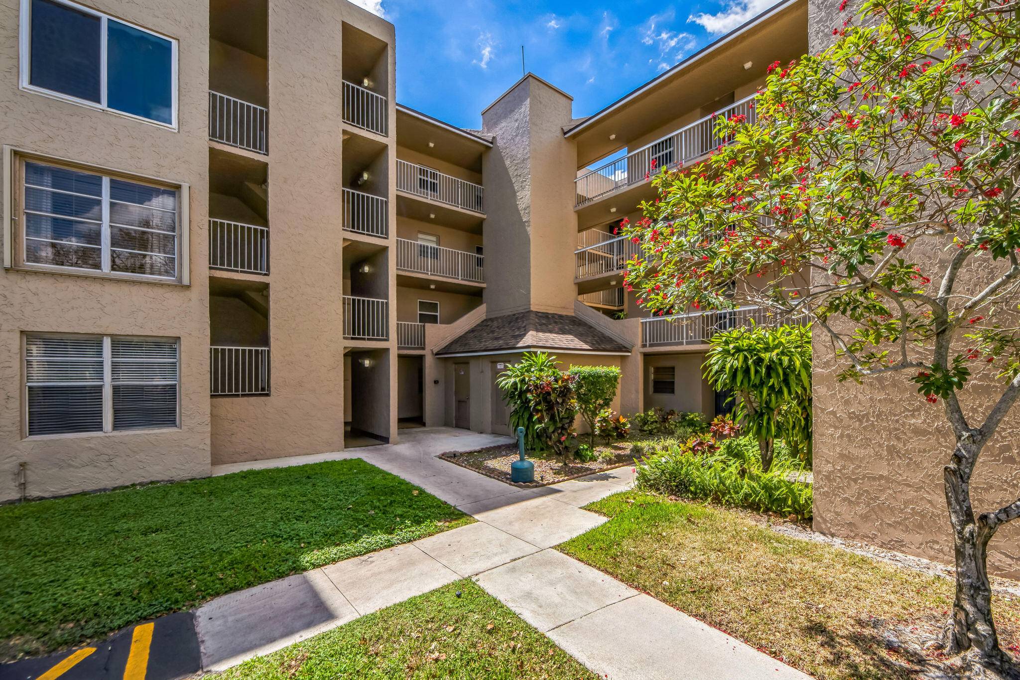 Davie, FL 33324,9440 Tangerine PL 102