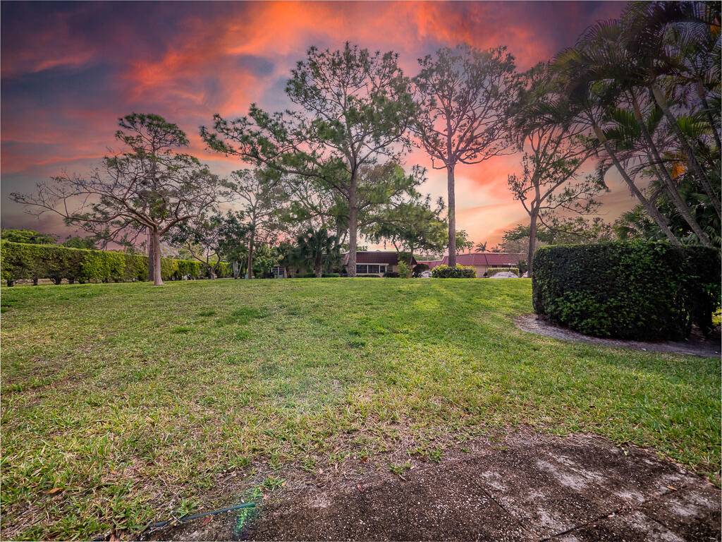 Lake Worth, FL 33467,252 Down East LN