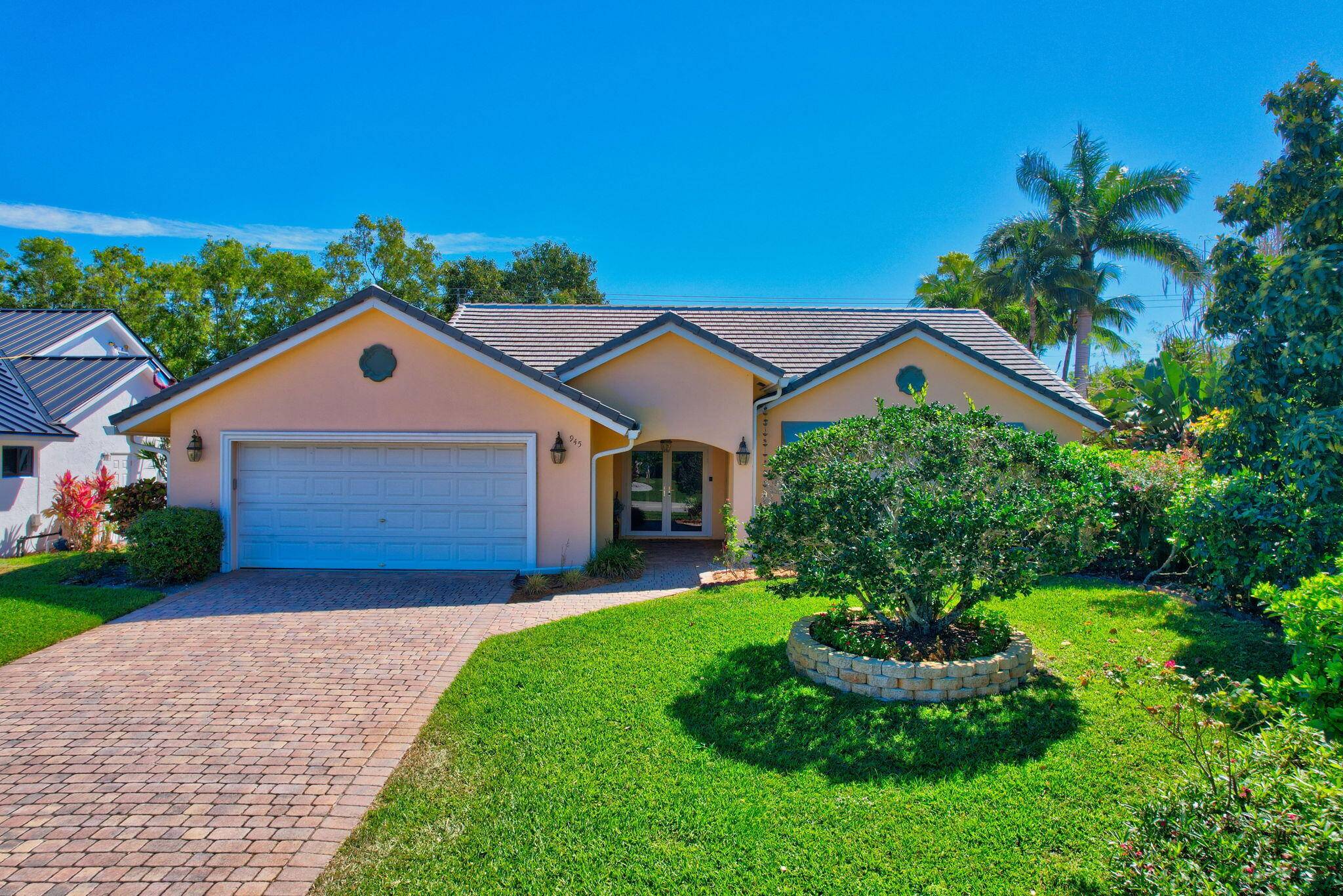 Delray Beach, FL 33445,945 Greensward LN