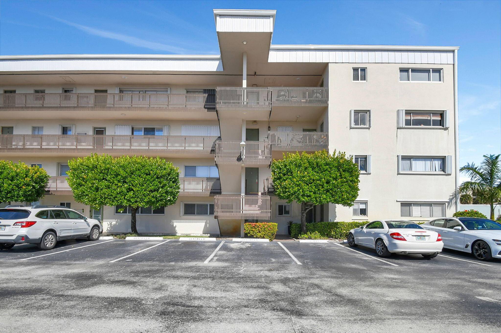 Lantana, FL 33462,300 S Waterway DR 208