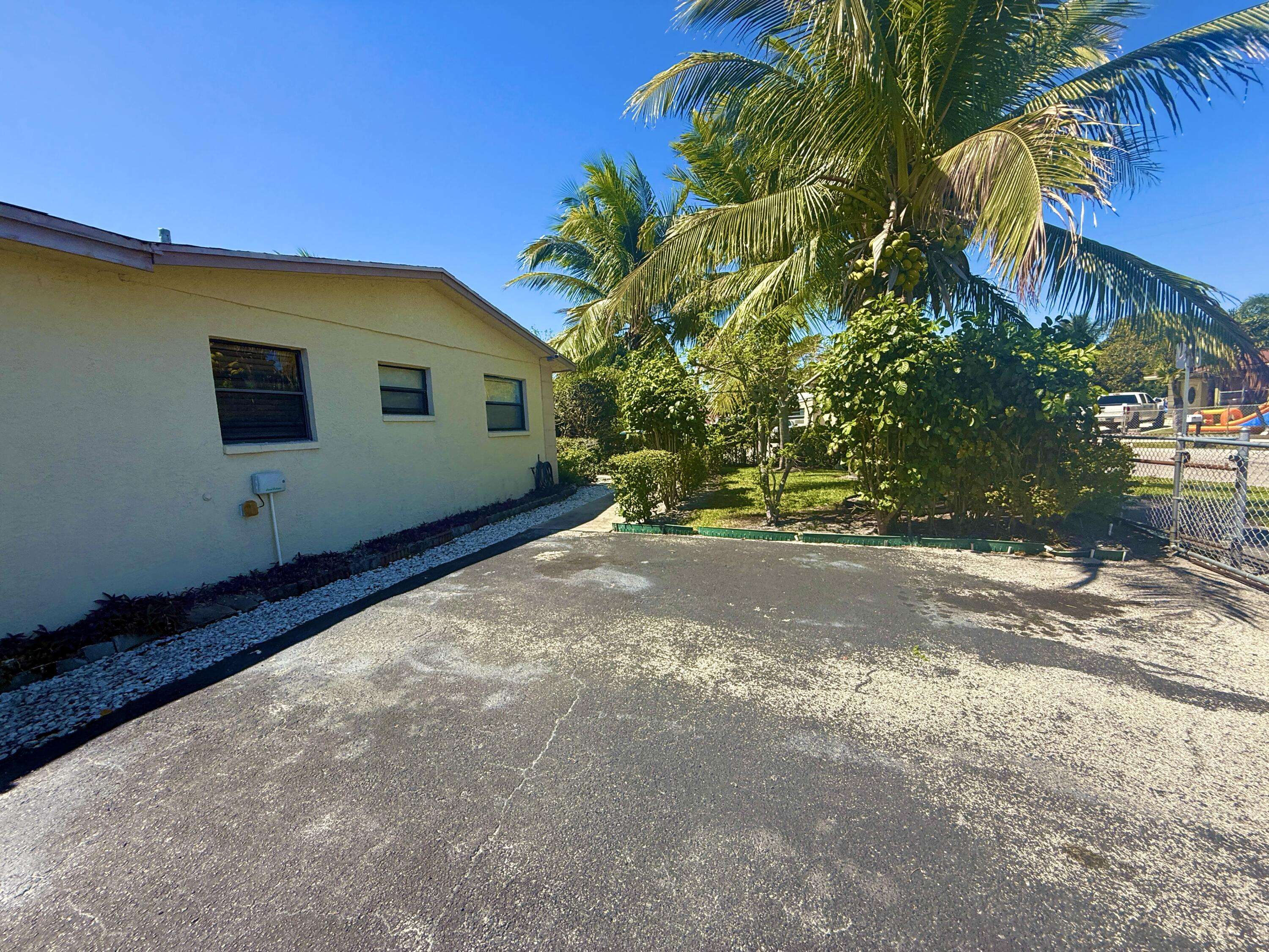 Boynton Beach, FL 33435,90 NW N 27th CT