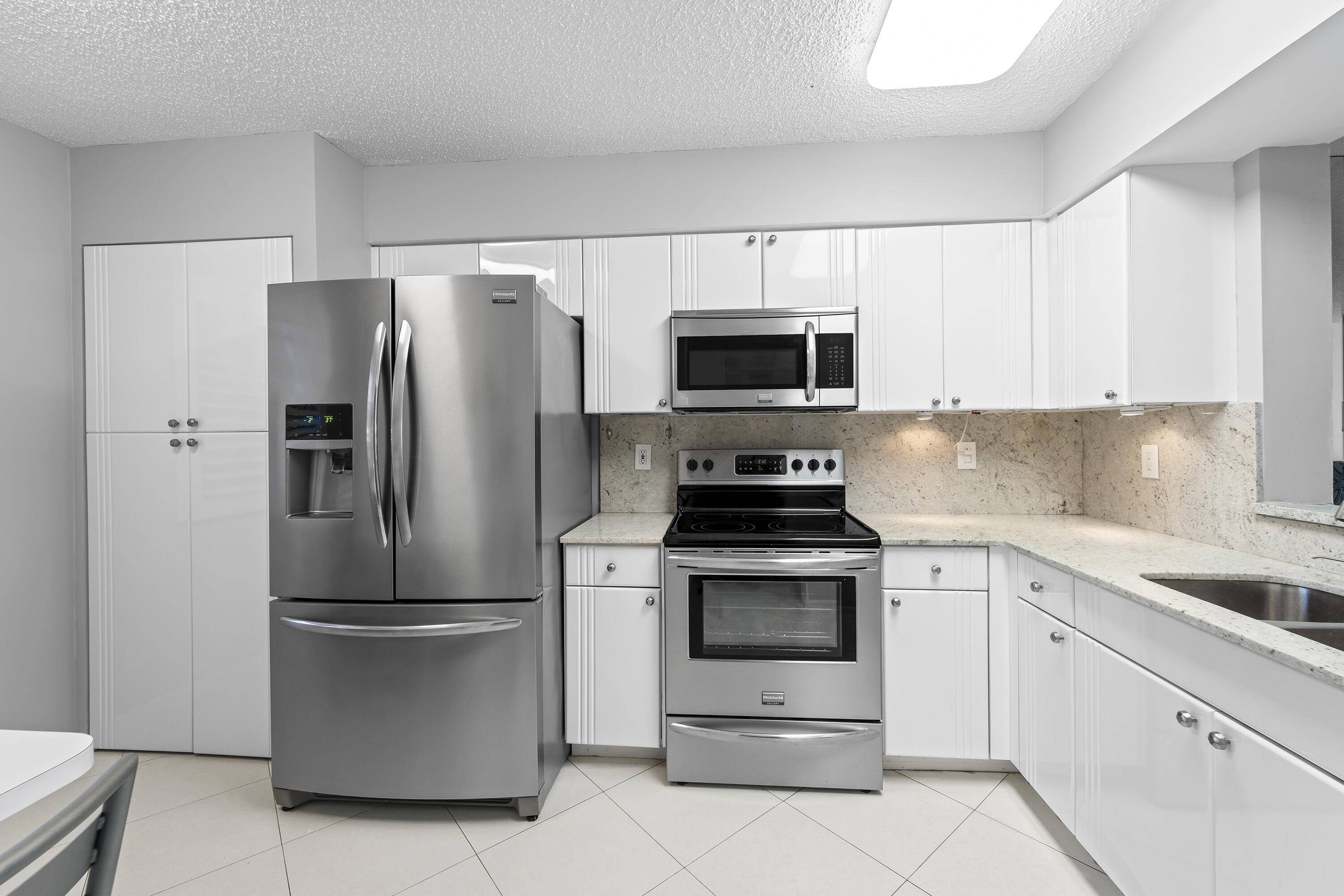 Delray Beach, FL 33484,14112 Huntington Pointe DR 105