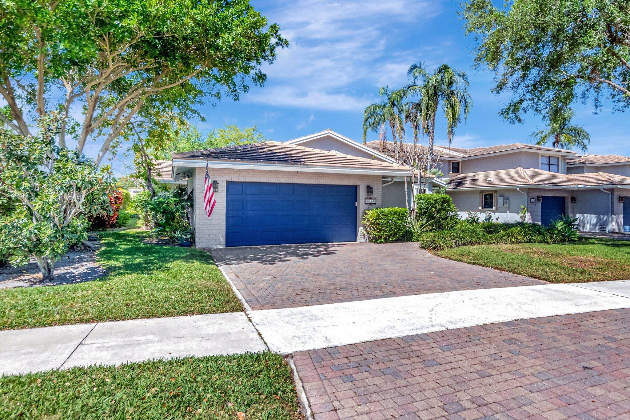 Deerfield Beach, FL 33442,3126 Deer Creek Lake Shore DR