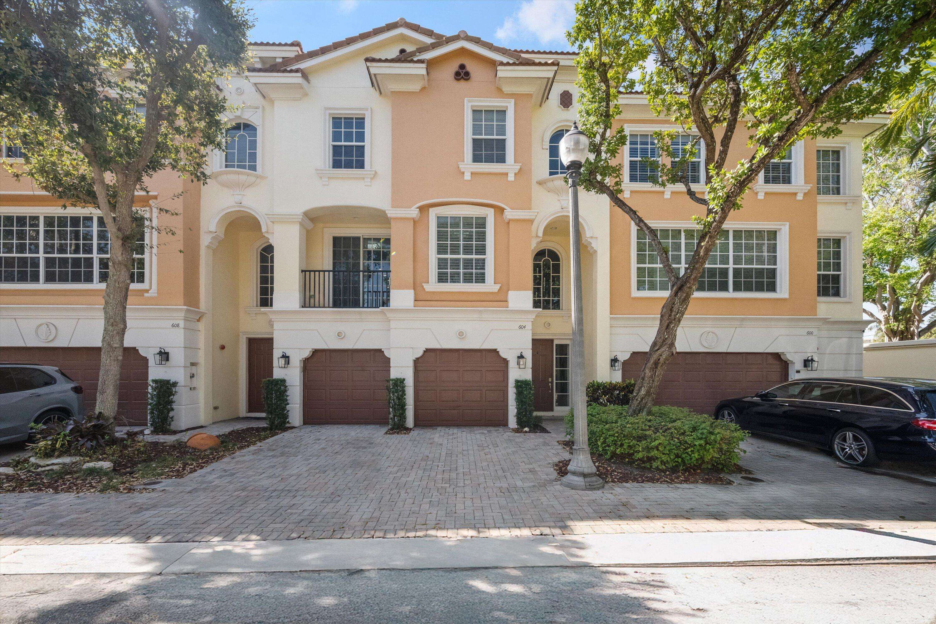 Boca Raton, FL 33487,604 NE Venezia LN