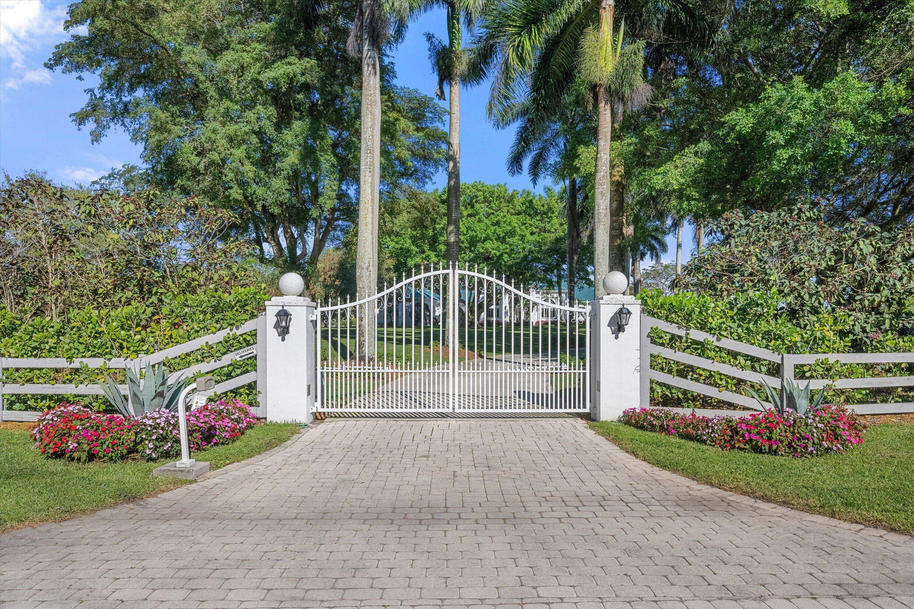 Wellington, FL 33414,3220 Santa Barbara DR