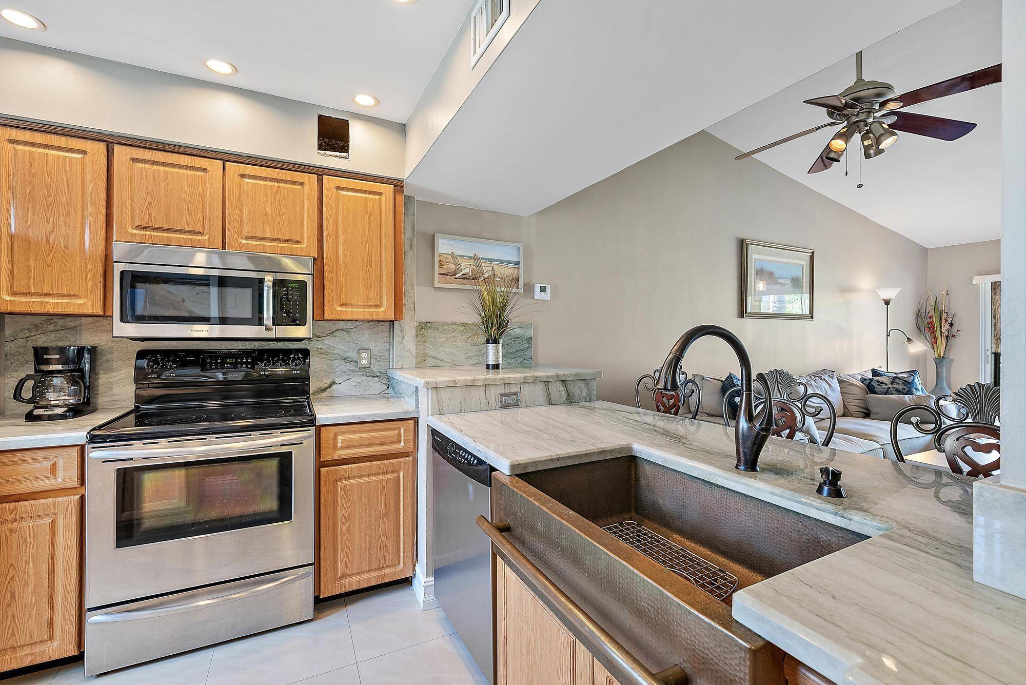 Lake Park, FL 33403,1045 Lake Shore DR 202