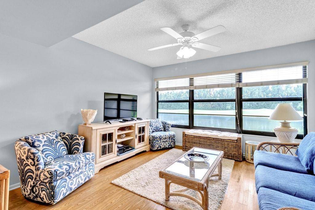 Vero Beach, FL 32966,18 Plantation DR 206