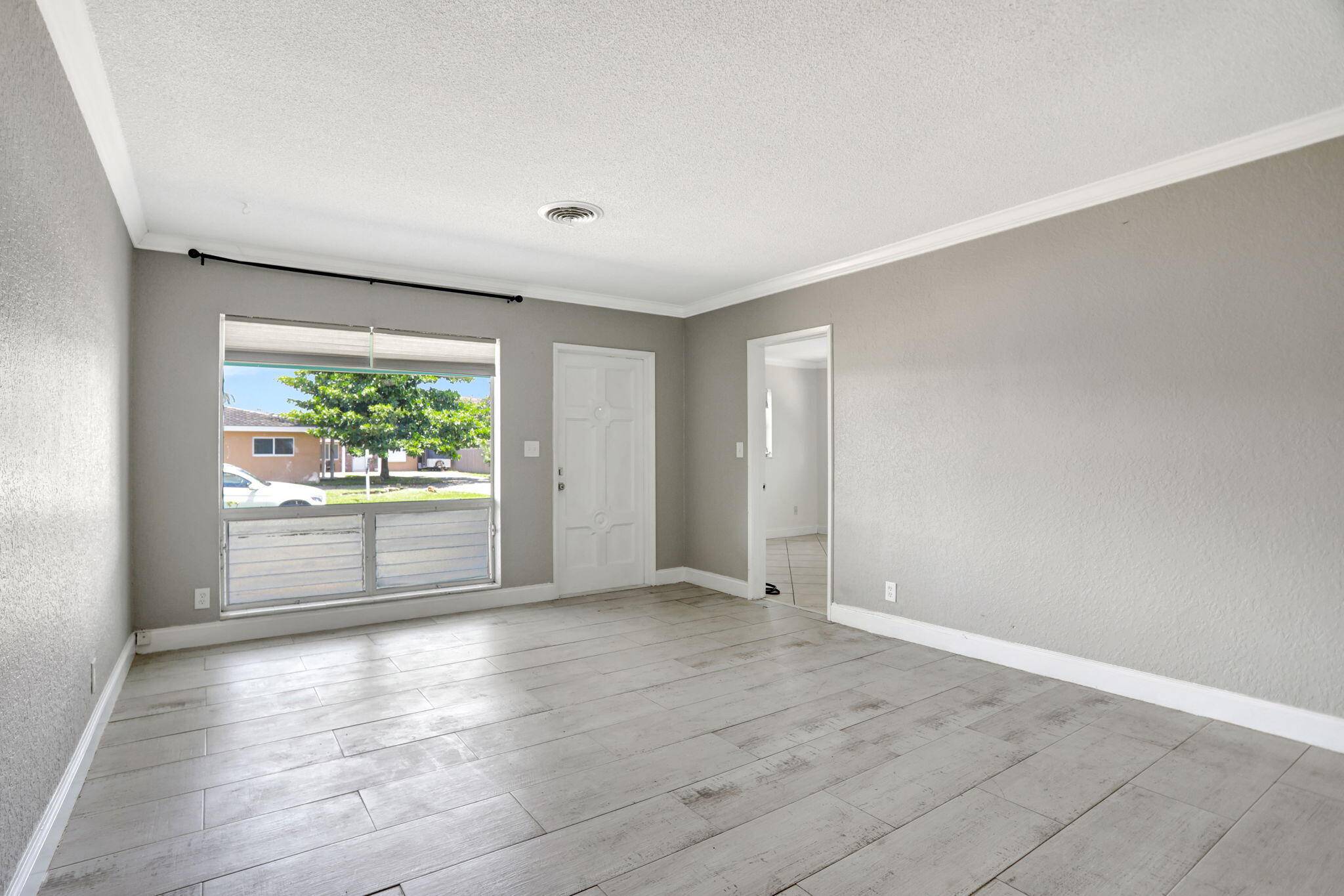 Pompano Beach, FL 33062,2540-2550 NE 10 CT 1-2