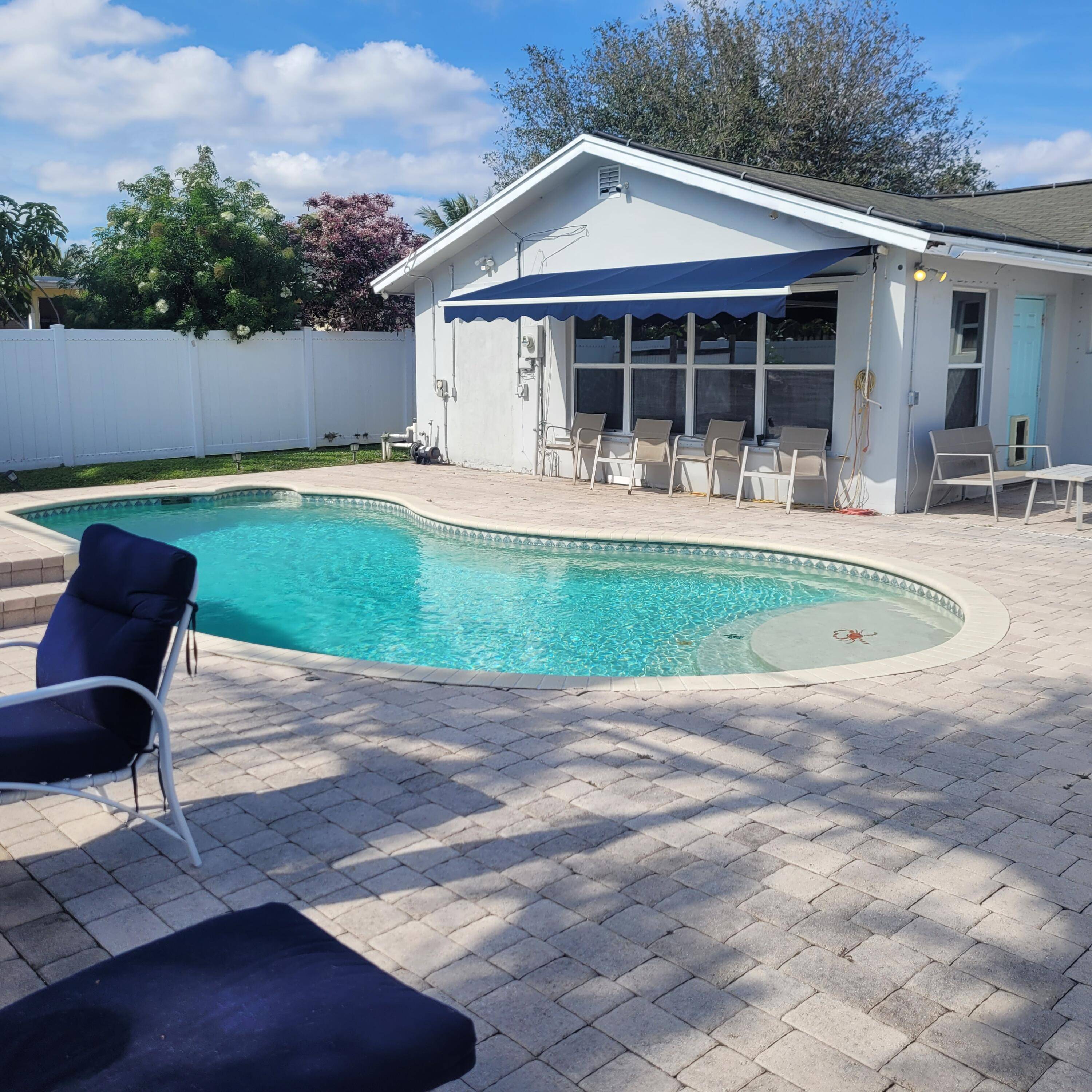 Lantana, FL 33462,906 Pine Tree DR