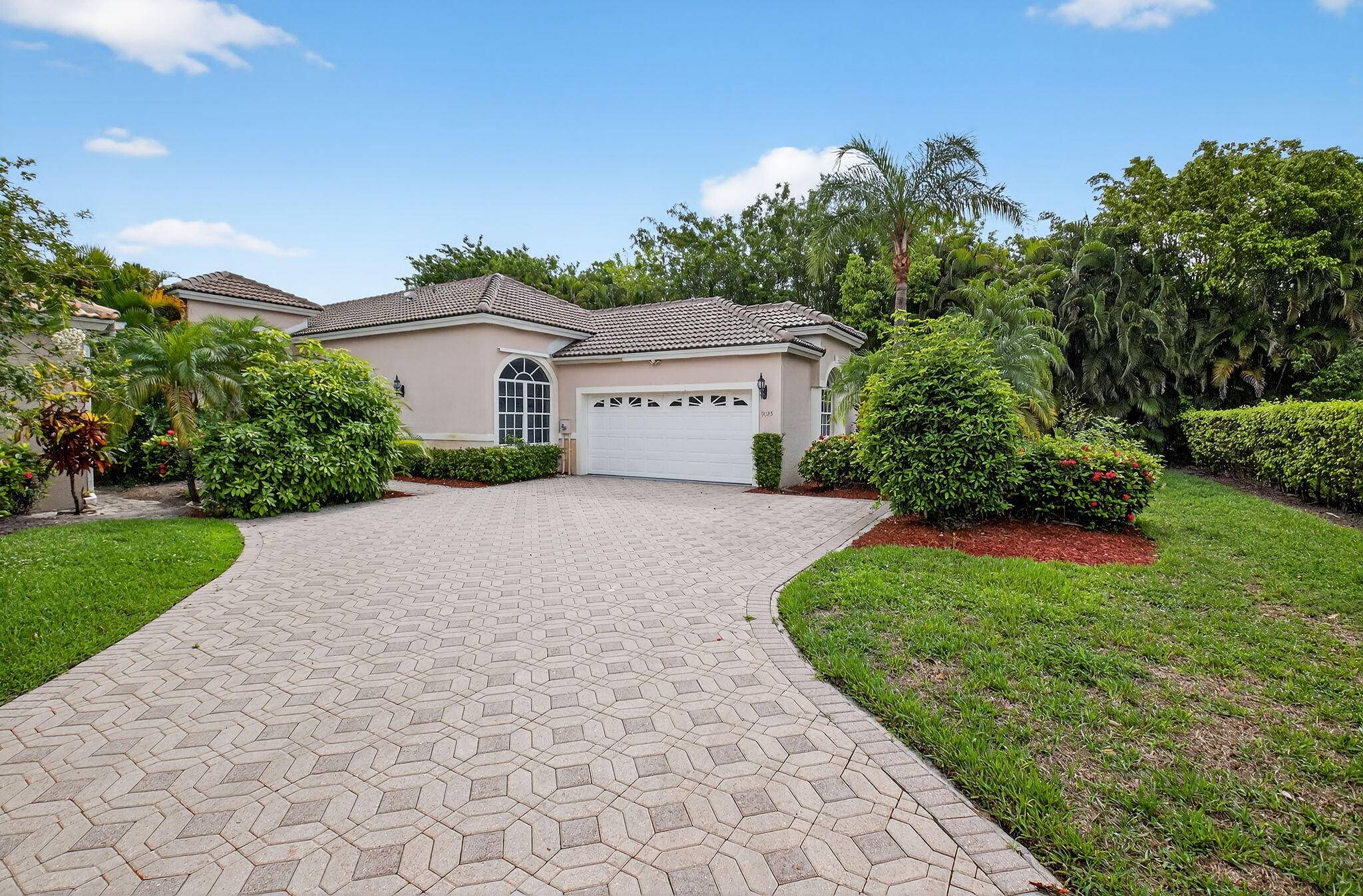 Boca Raton, FL 33496,9025 Long Lake Palm DR