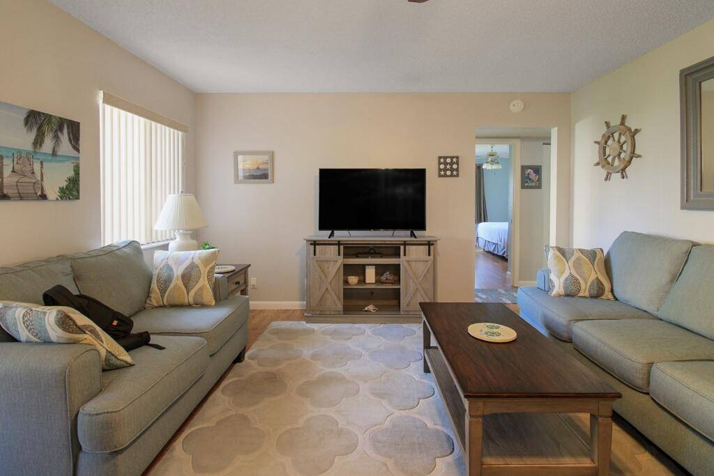 Greenacres, FL 33463,407 Pine Glen LN C-1