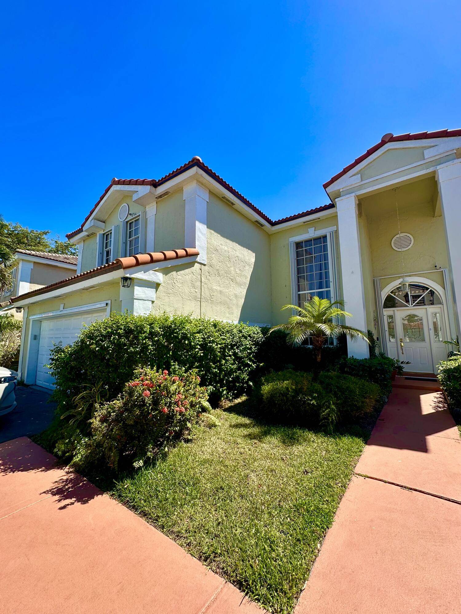 Davie, FL 33325,14150 Oak Ridge DR
