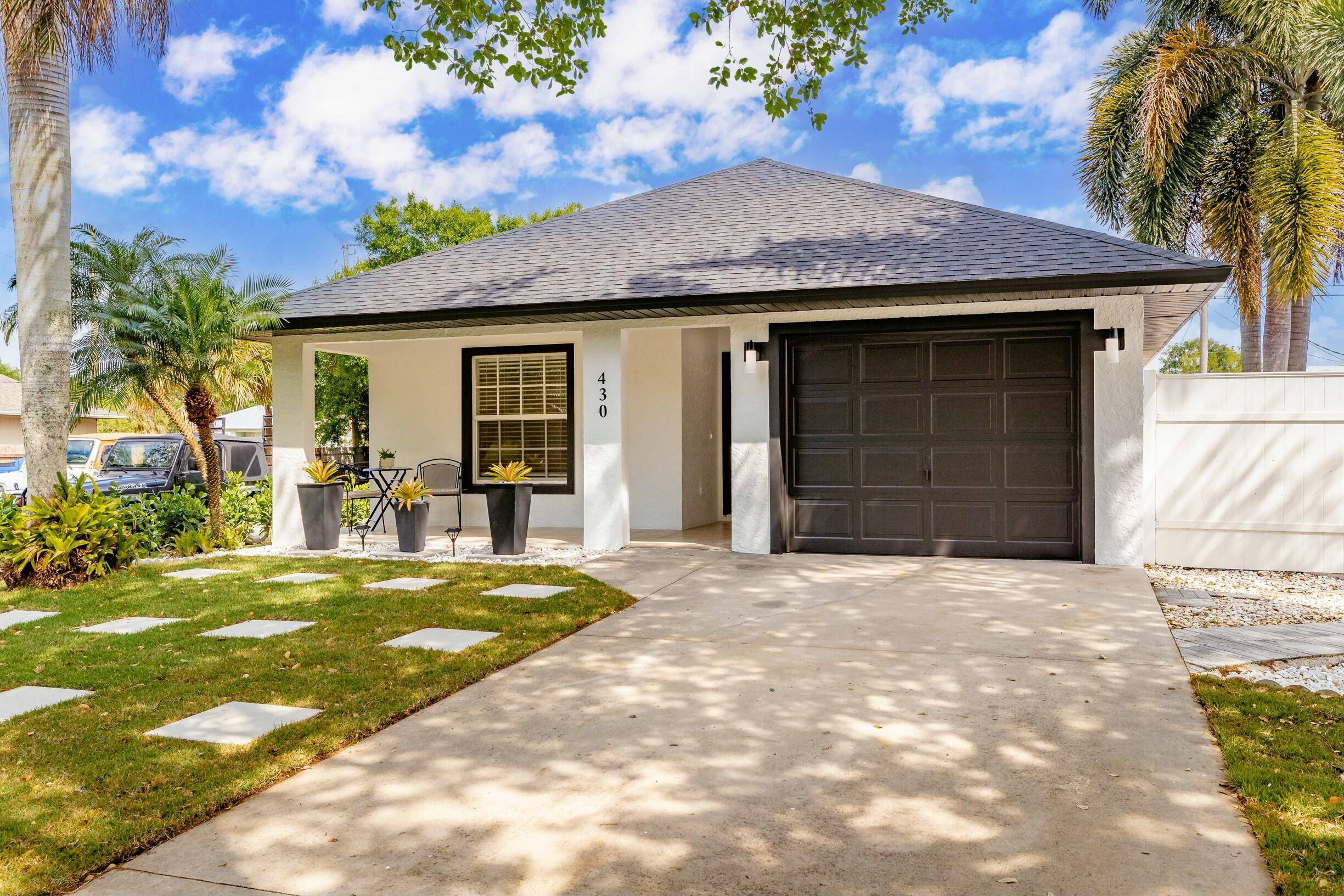 Vero Beach, FL 32962,430 SW 16th ST