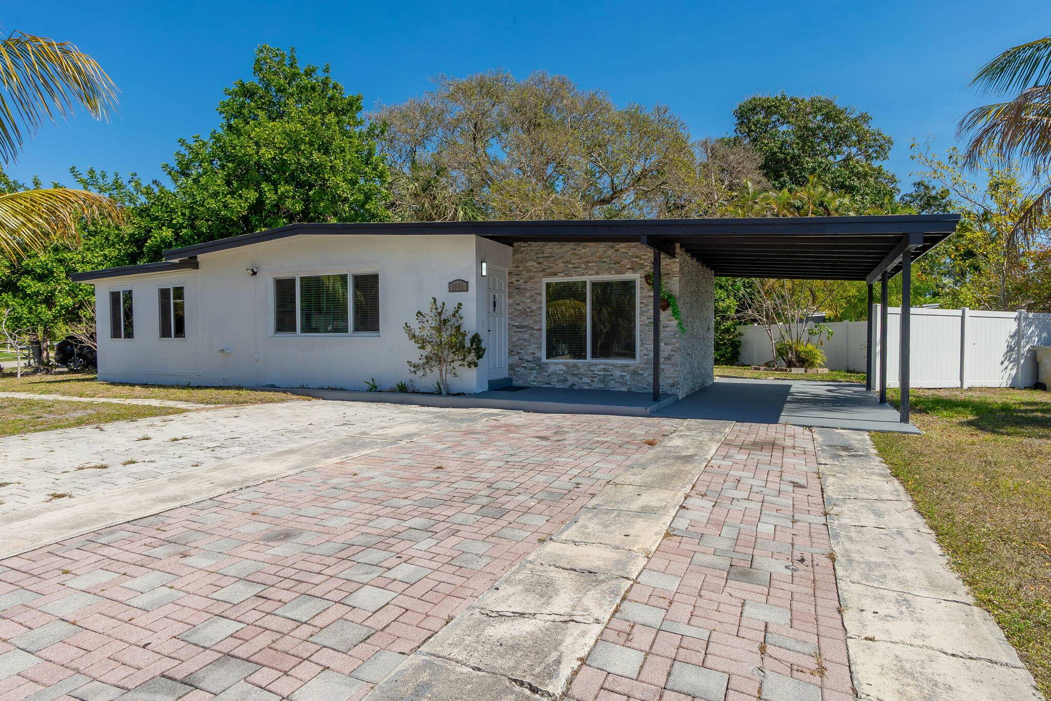 Pompano Beach, FL 33064,1601 NE 41st CT