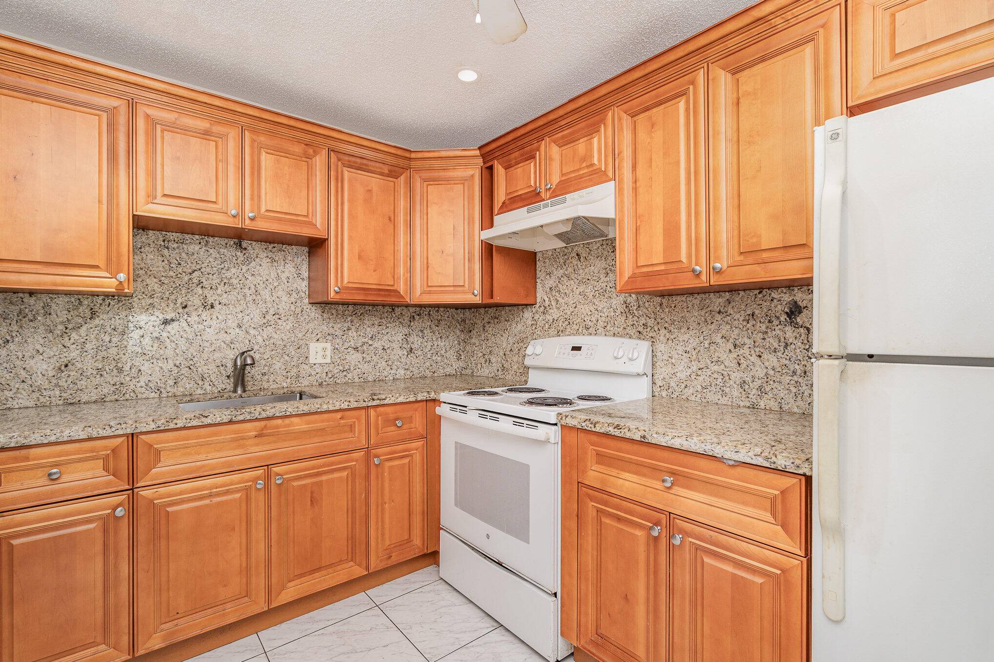 Lauderhill, FL 33313,1330 NW 43rd AVE 202