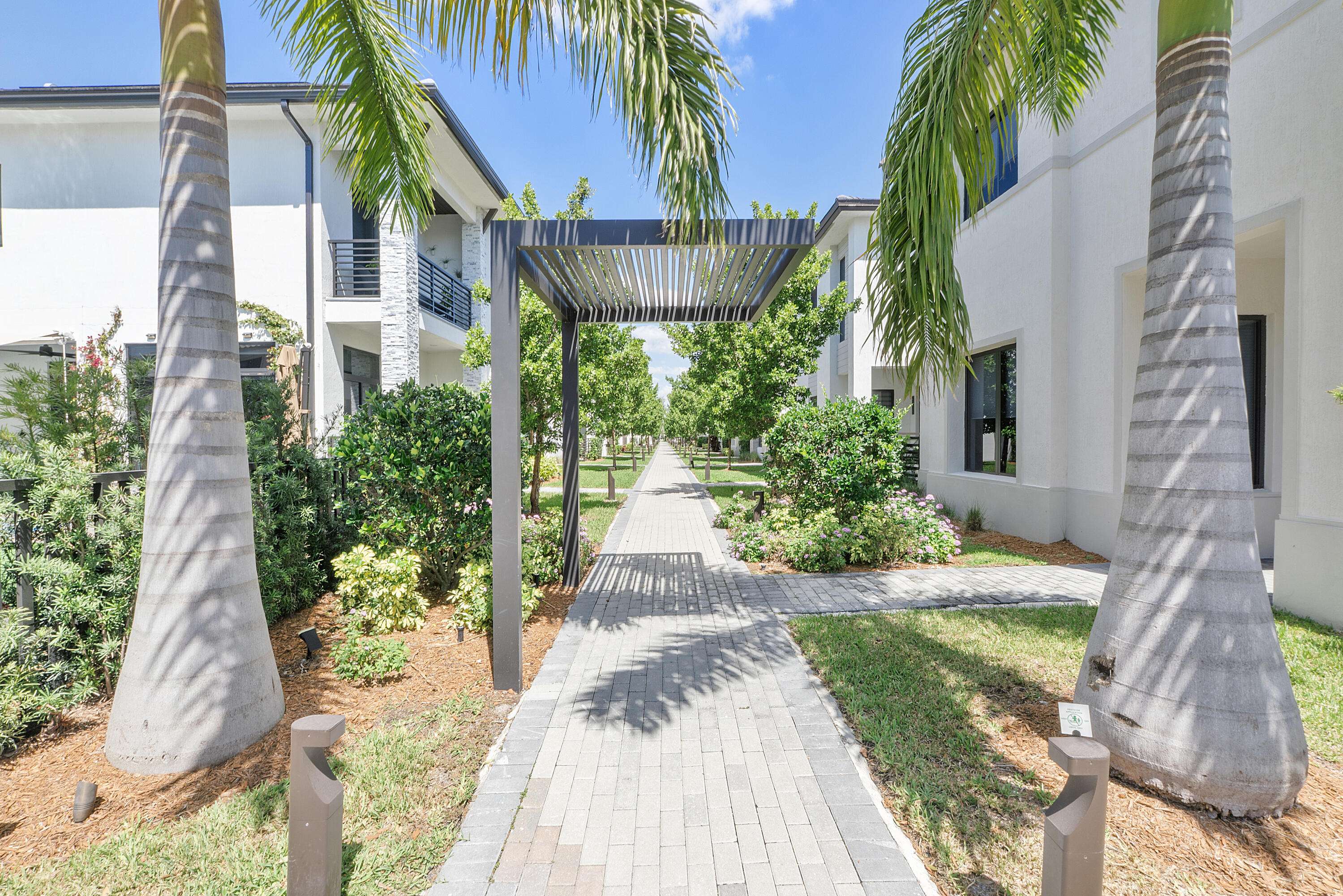 Doral, FL 33166,4353 NW 80 CT