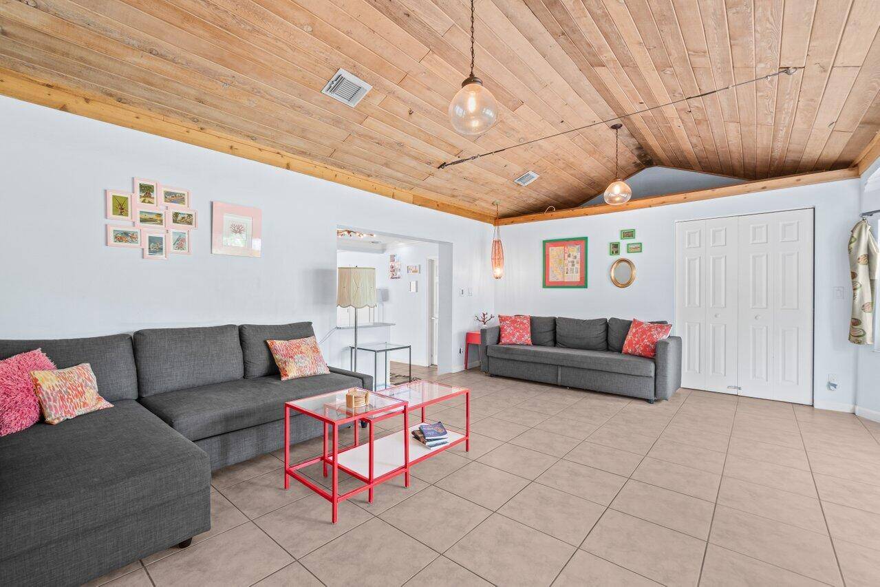 Lake Worth Beach, FL 33460,321 N Lakeside DR