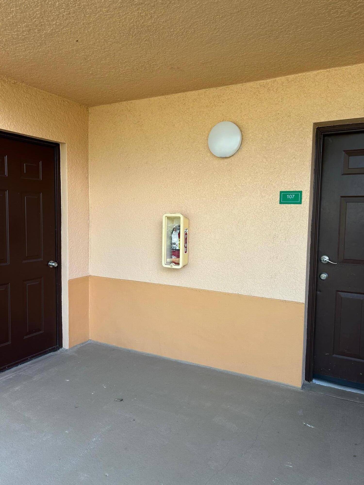 Port Saint Lucie, FL 34986,271 SW Palm DR 107