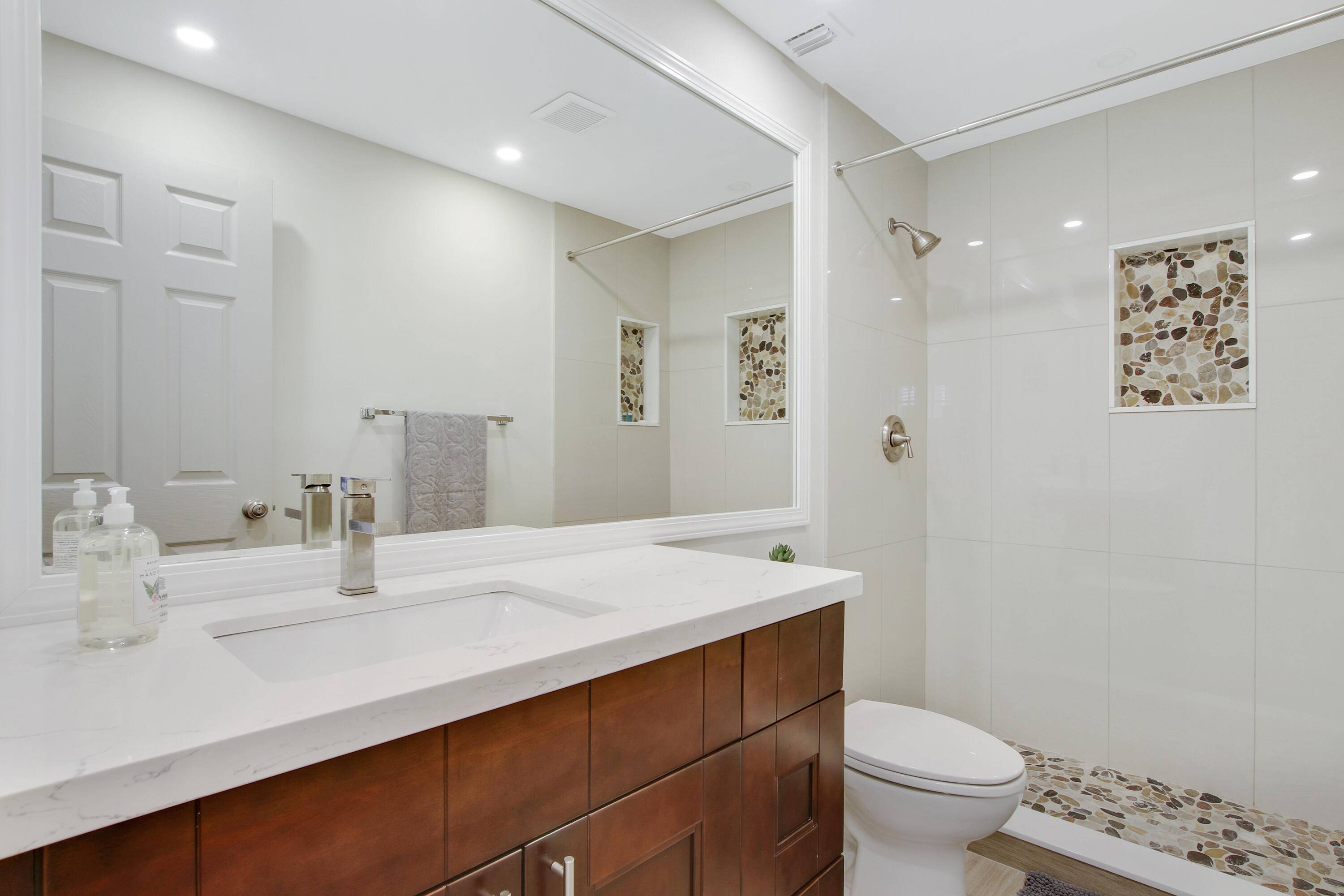 Palm Beach Gardens, FL 33418,533 Club DR