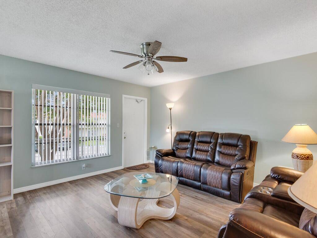 Vero Beach, FL 32962,10 Vista Palm LN 206