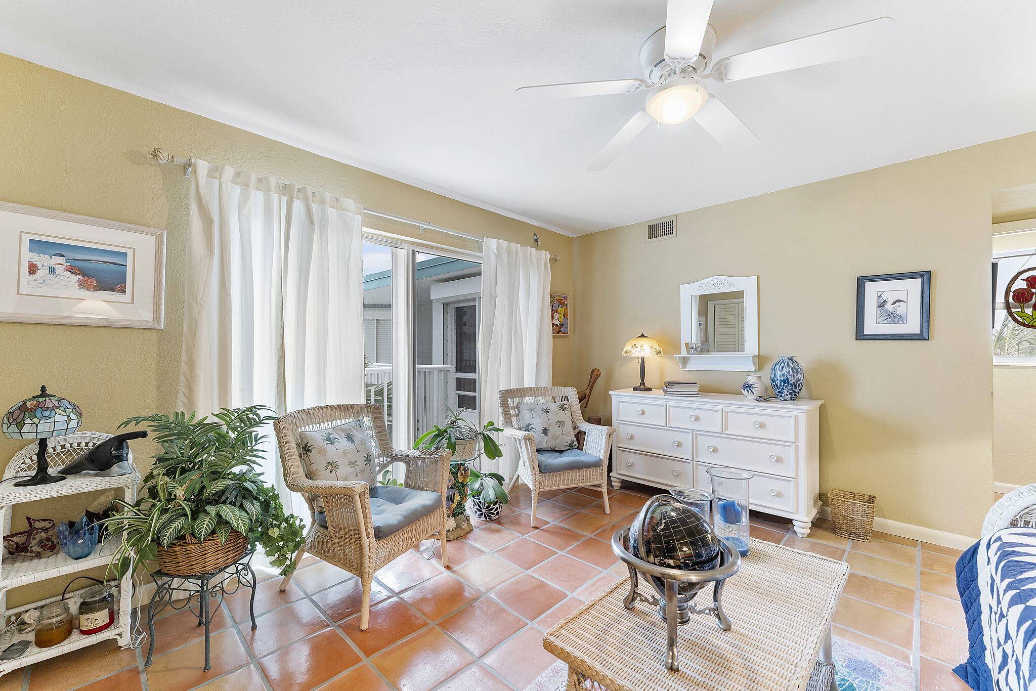 Lauderdale By The Sea, FL 33062,1470 S Ocean Blvd 804