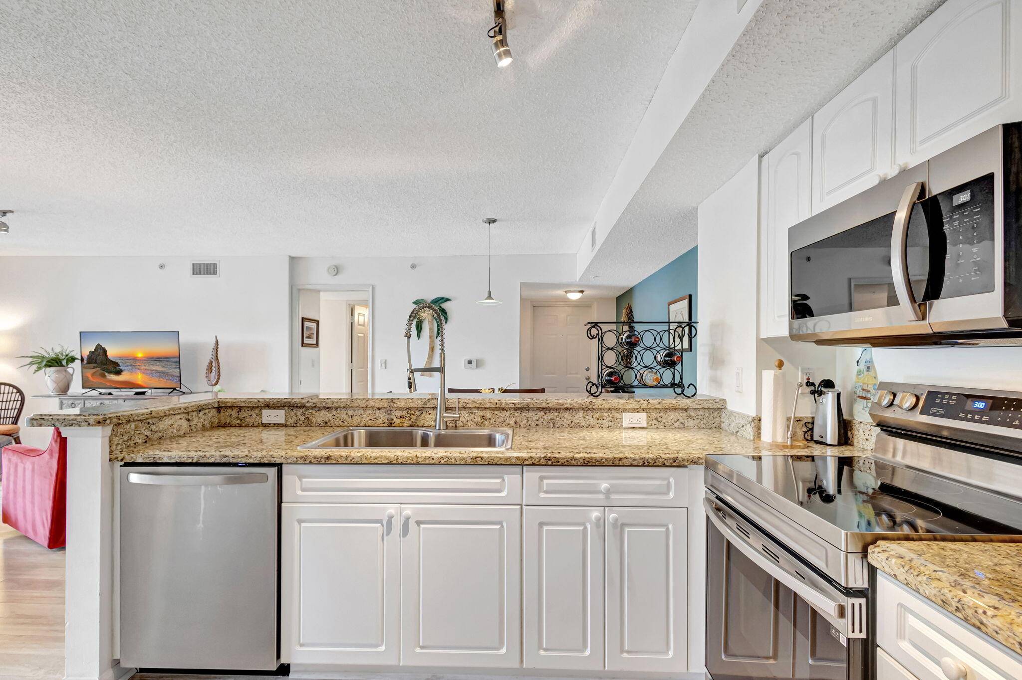 Tequesta, FL 33469,260 Village BLVD 5205
