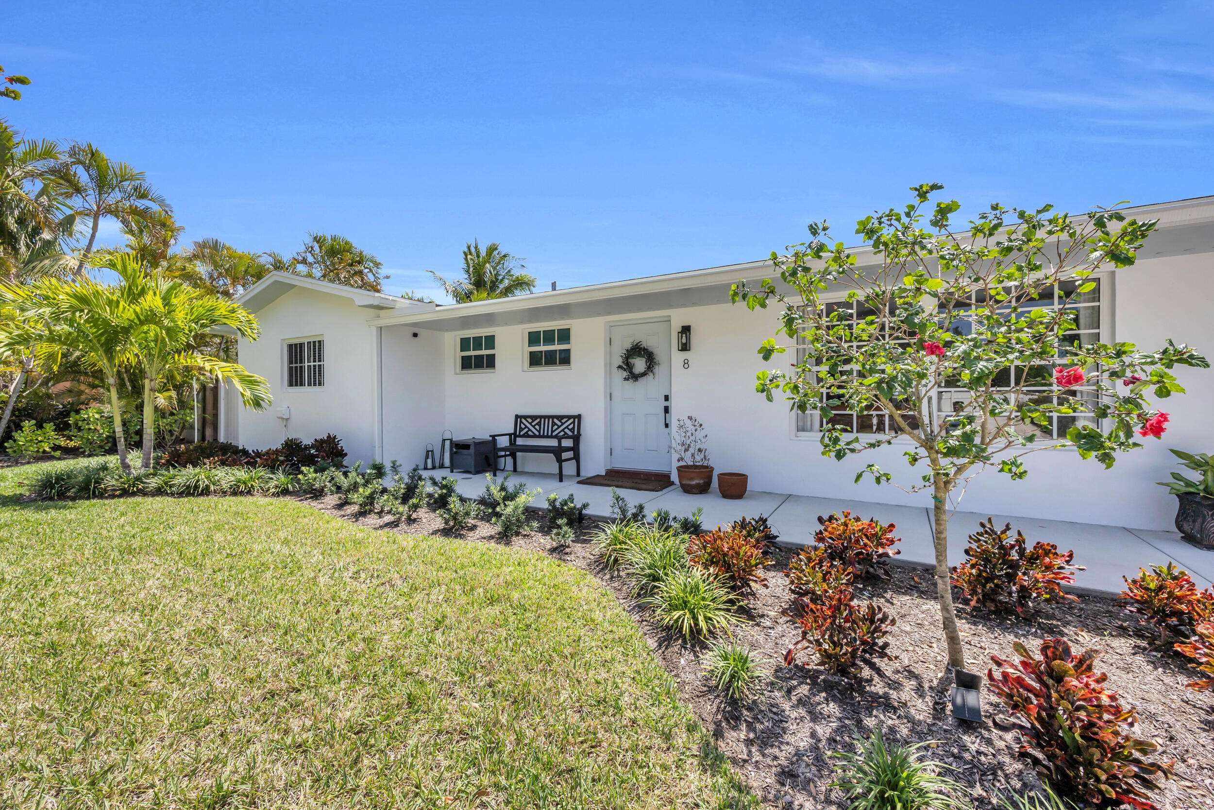 Tequesta, FL 33469,8 Willow RD