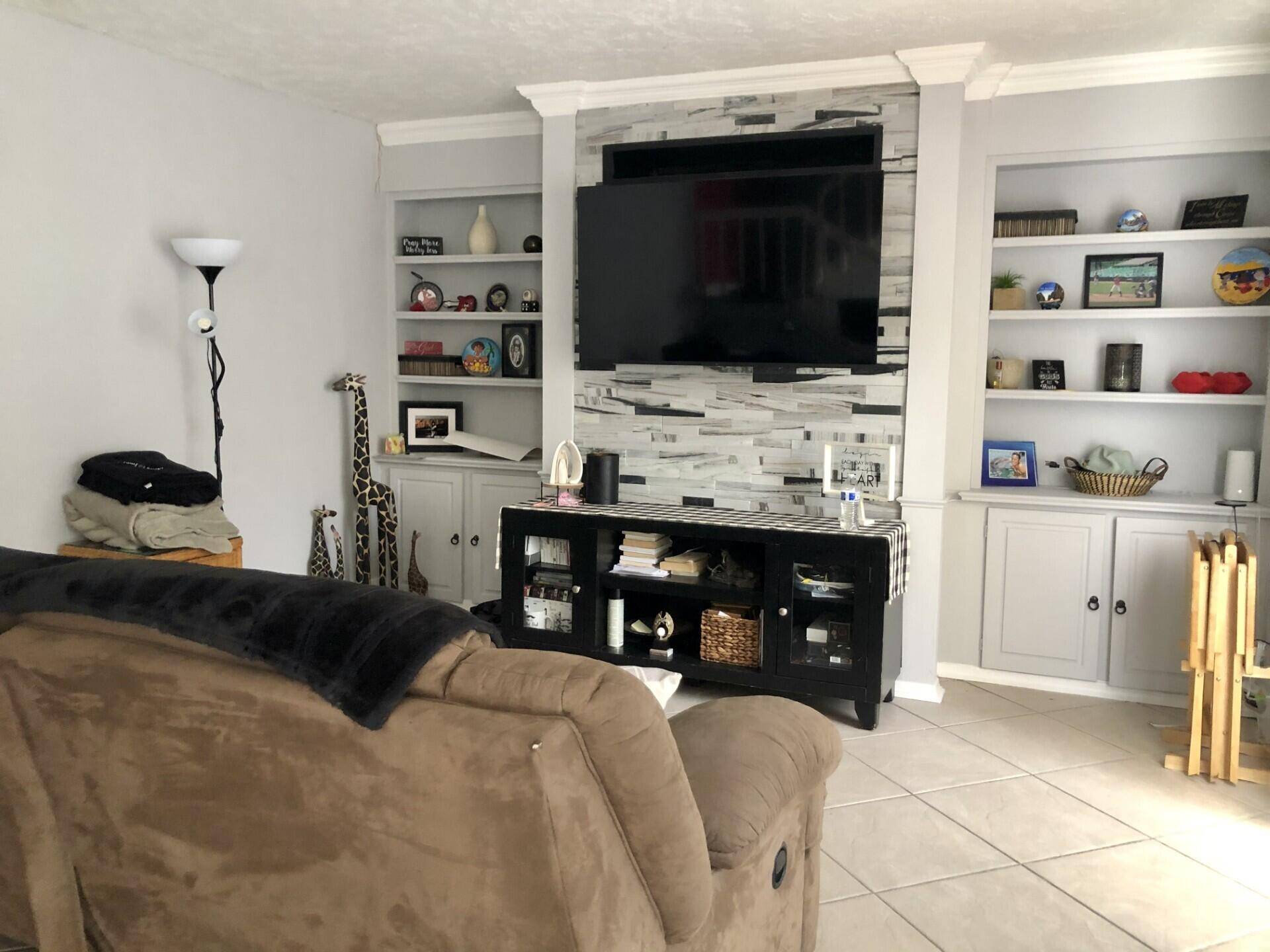 Palm Springs, FL 33461,268 Woodland RD