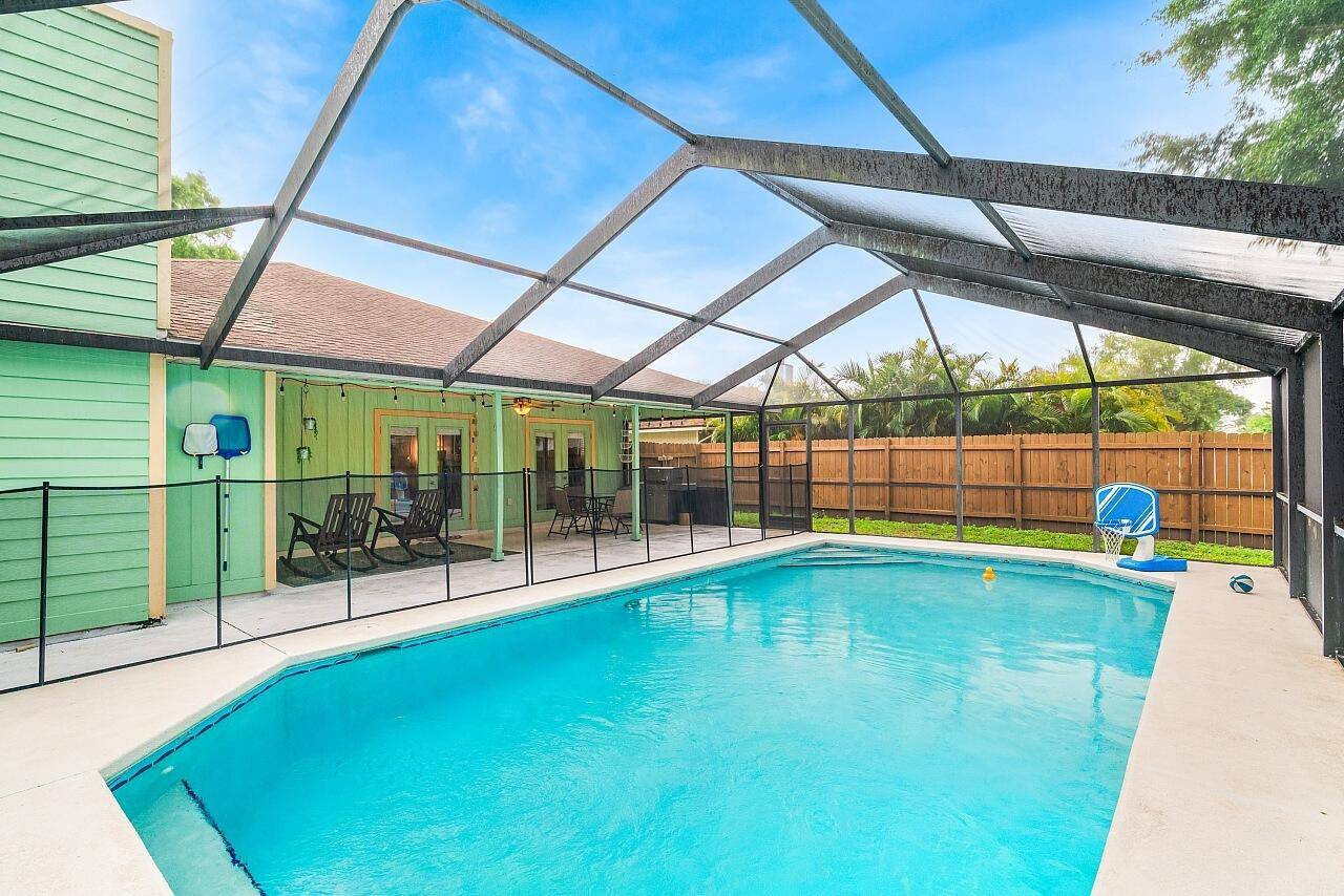 Vero Beach, FL 32962,722 24th SQ