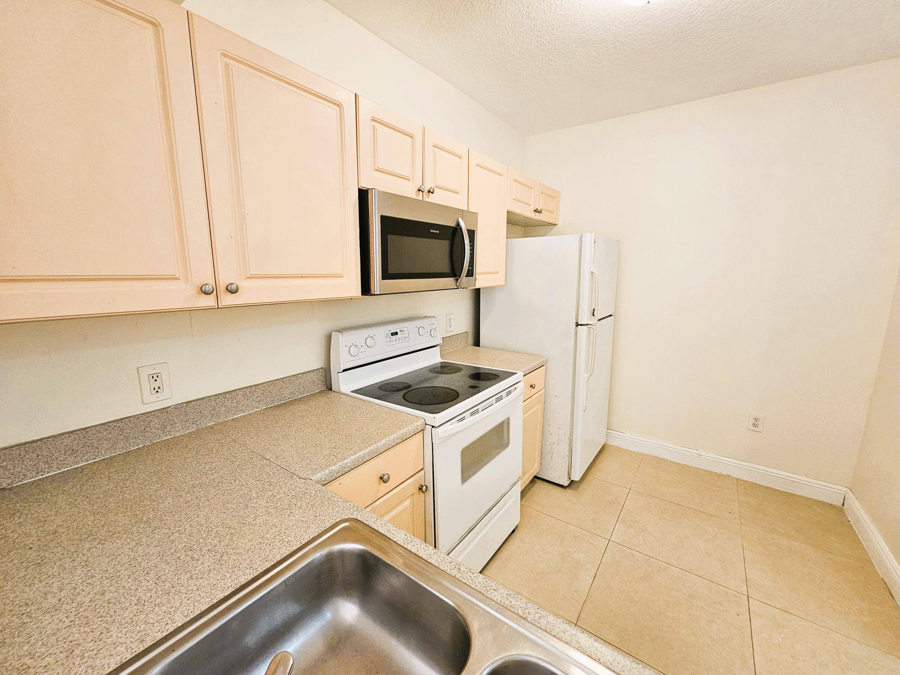 West Palm Beach, FL 33411,1055 Golden Lakes BLVD 213