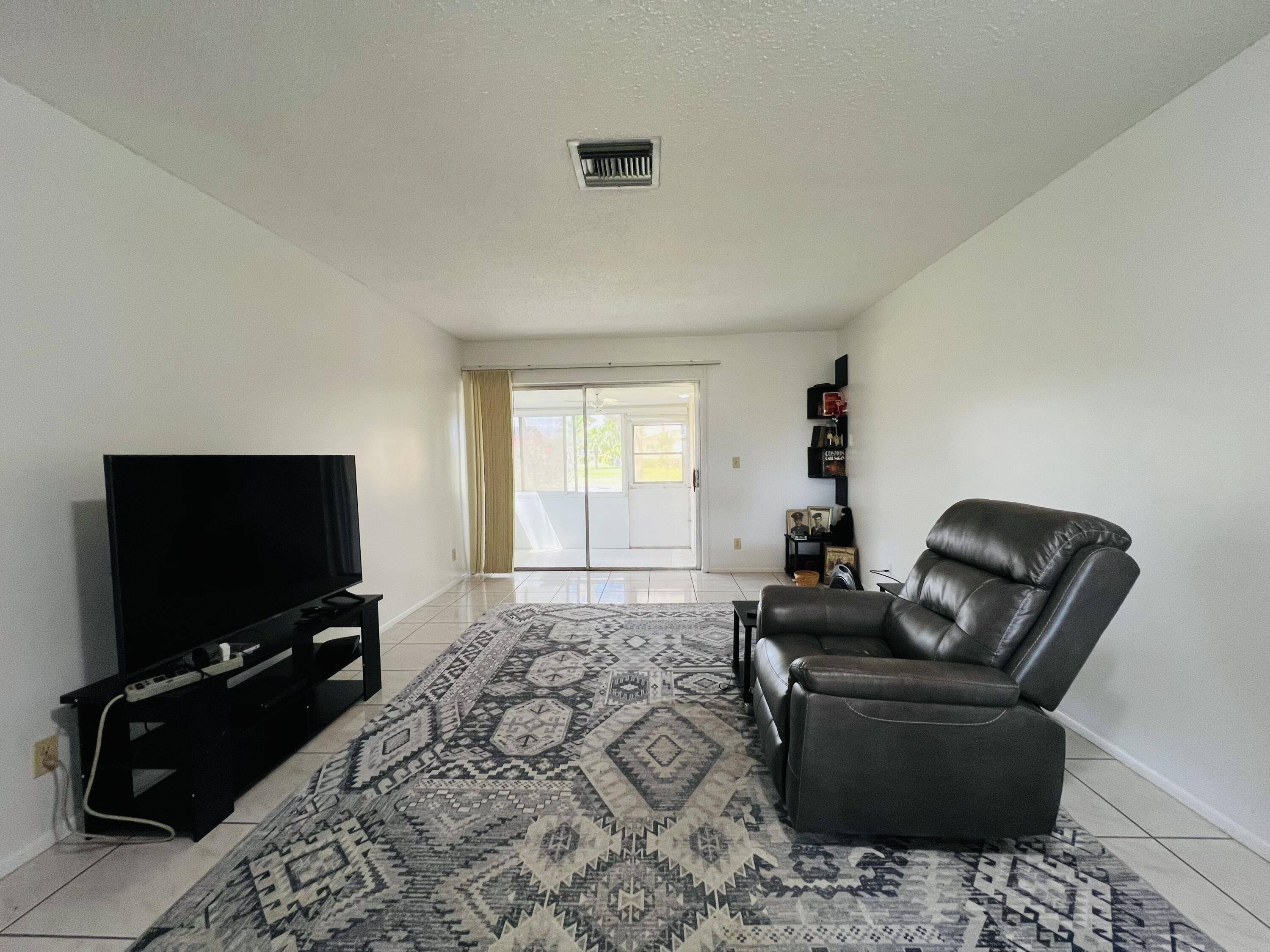 West Palm Beach, FL 33415,2744 E Emory DR E